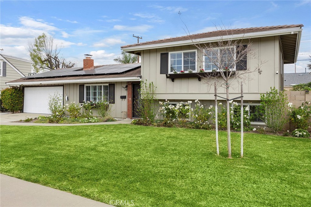 1163 N Hart