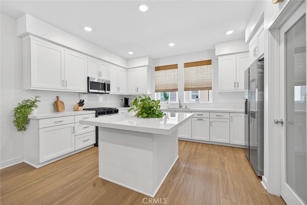 1044 N Anaheim