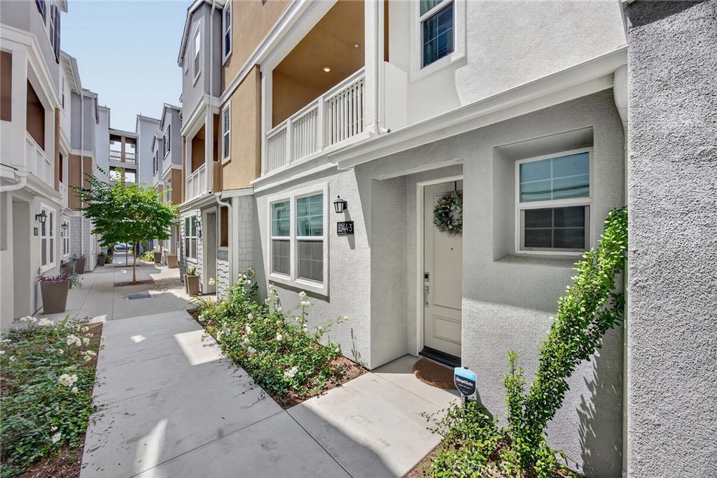 1044 N Anaheim