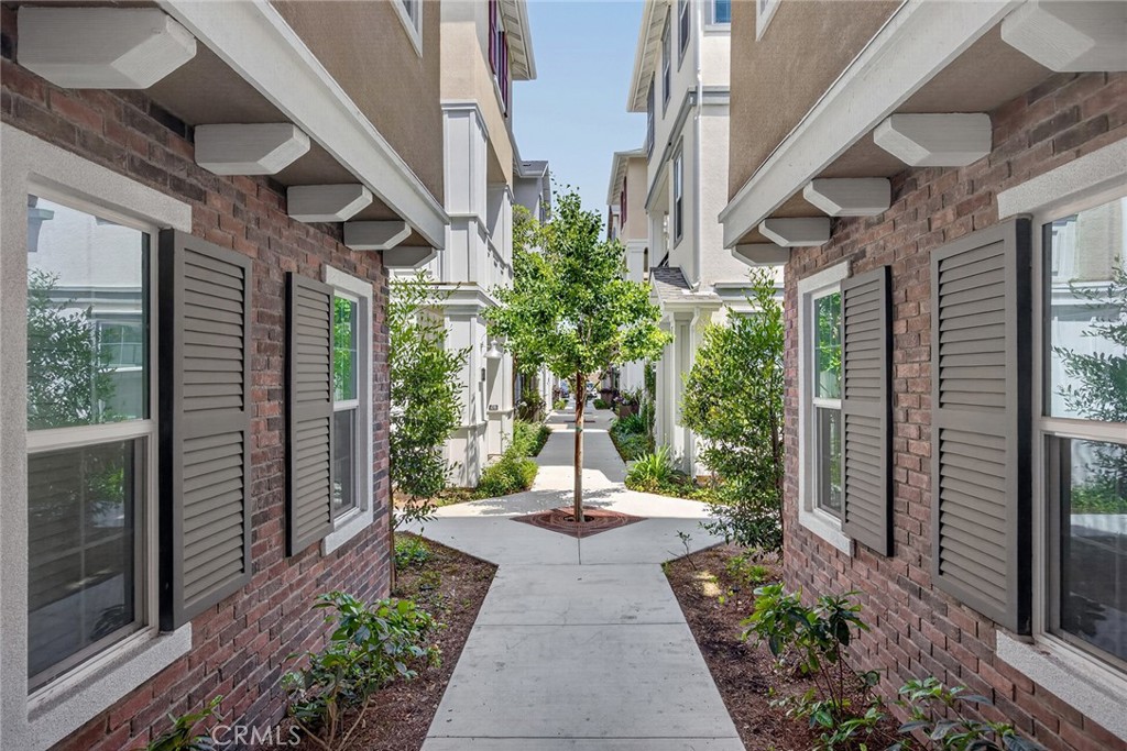1044 N Anaheim