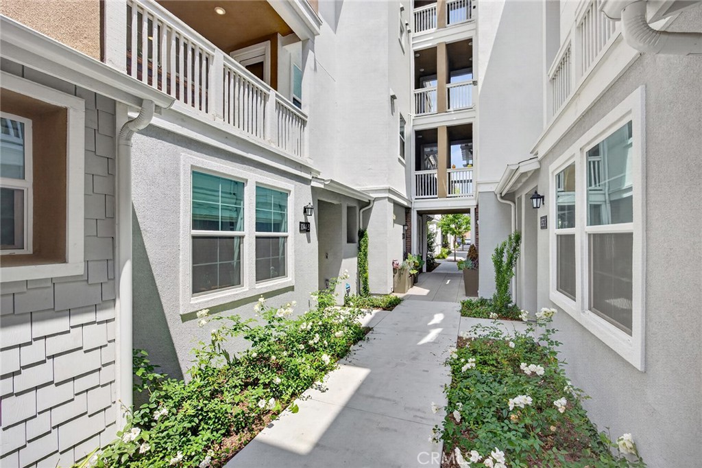 1044 N Anaheim