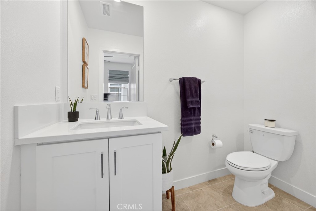 1044 N Anaheim