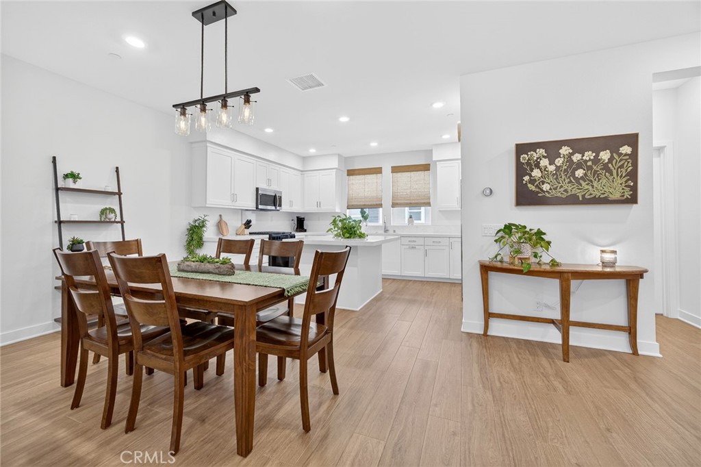 1044 N Anaheim