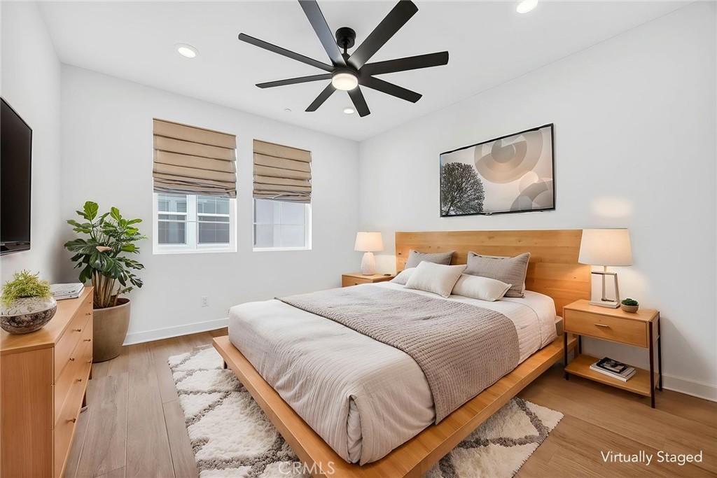 1044 N Anaheim