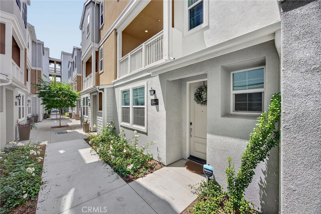 1044 N Anaheim