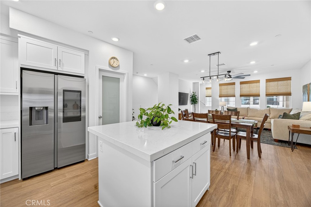 1044 N Anaheim