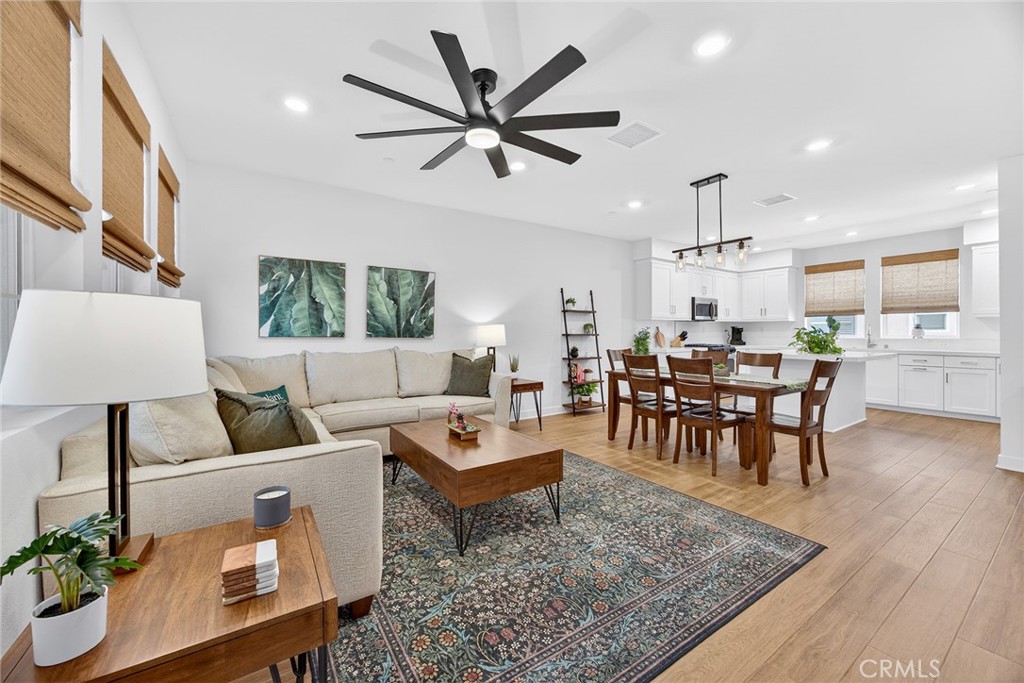 1044 N Anaheim