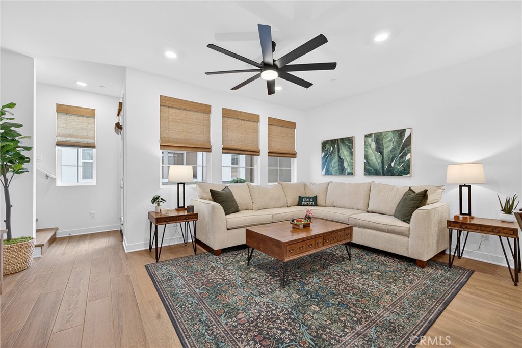 1044 N Anaheim