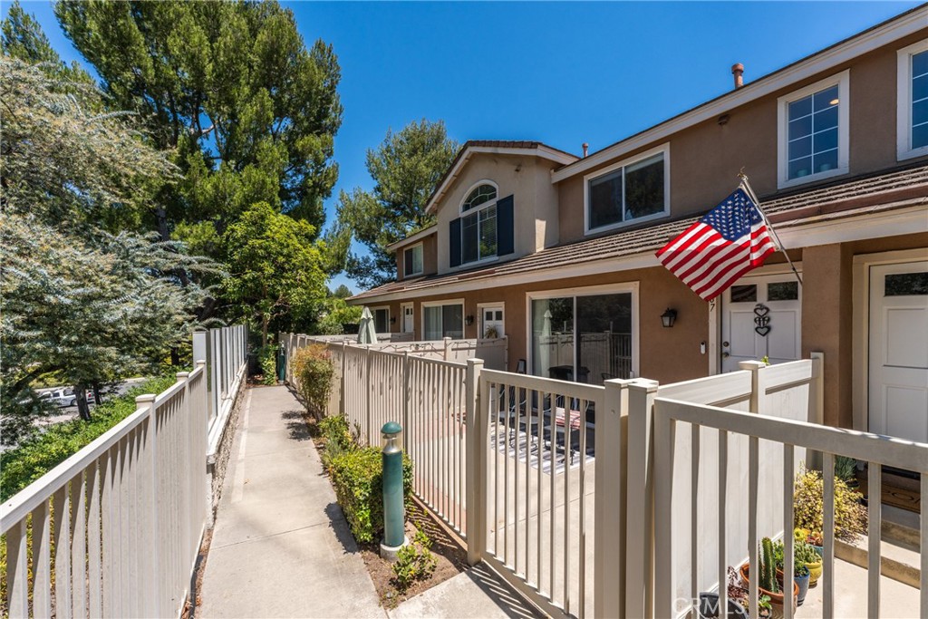 8567 E Tioga