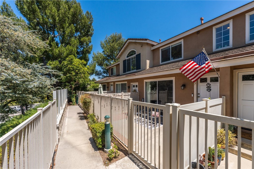 8567 E Tioga