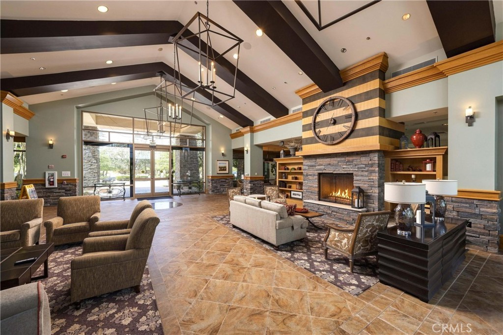 10425 Lakeshore