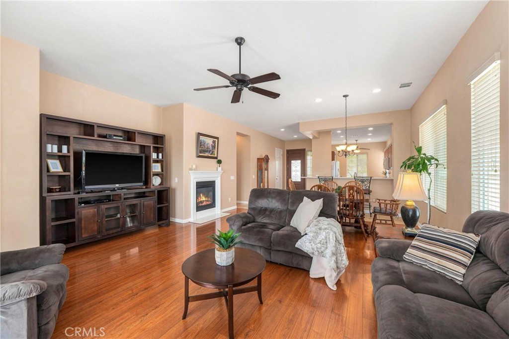 10425 Lakeshore