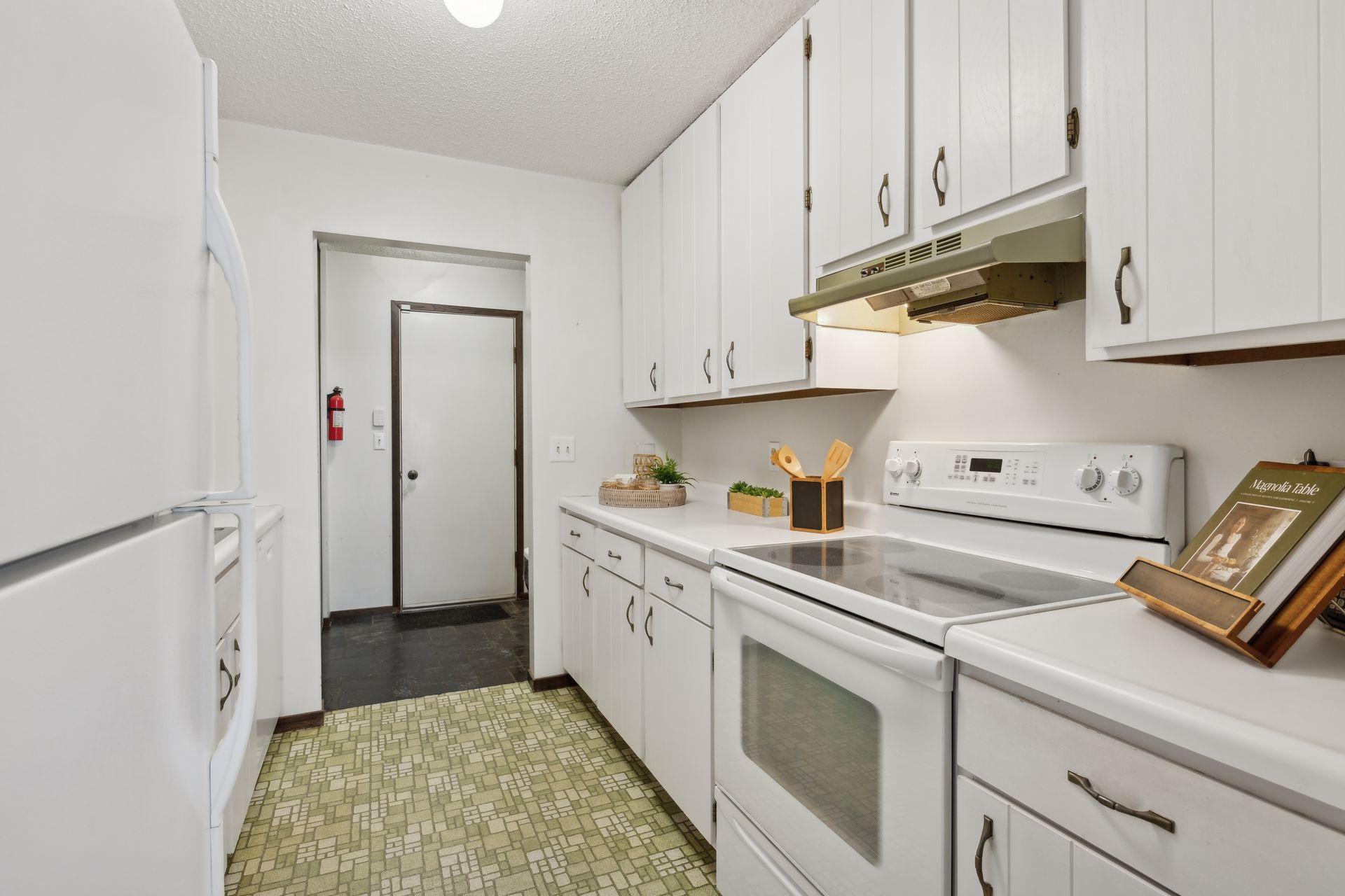 160 Wentworth Avenue W Unit: B