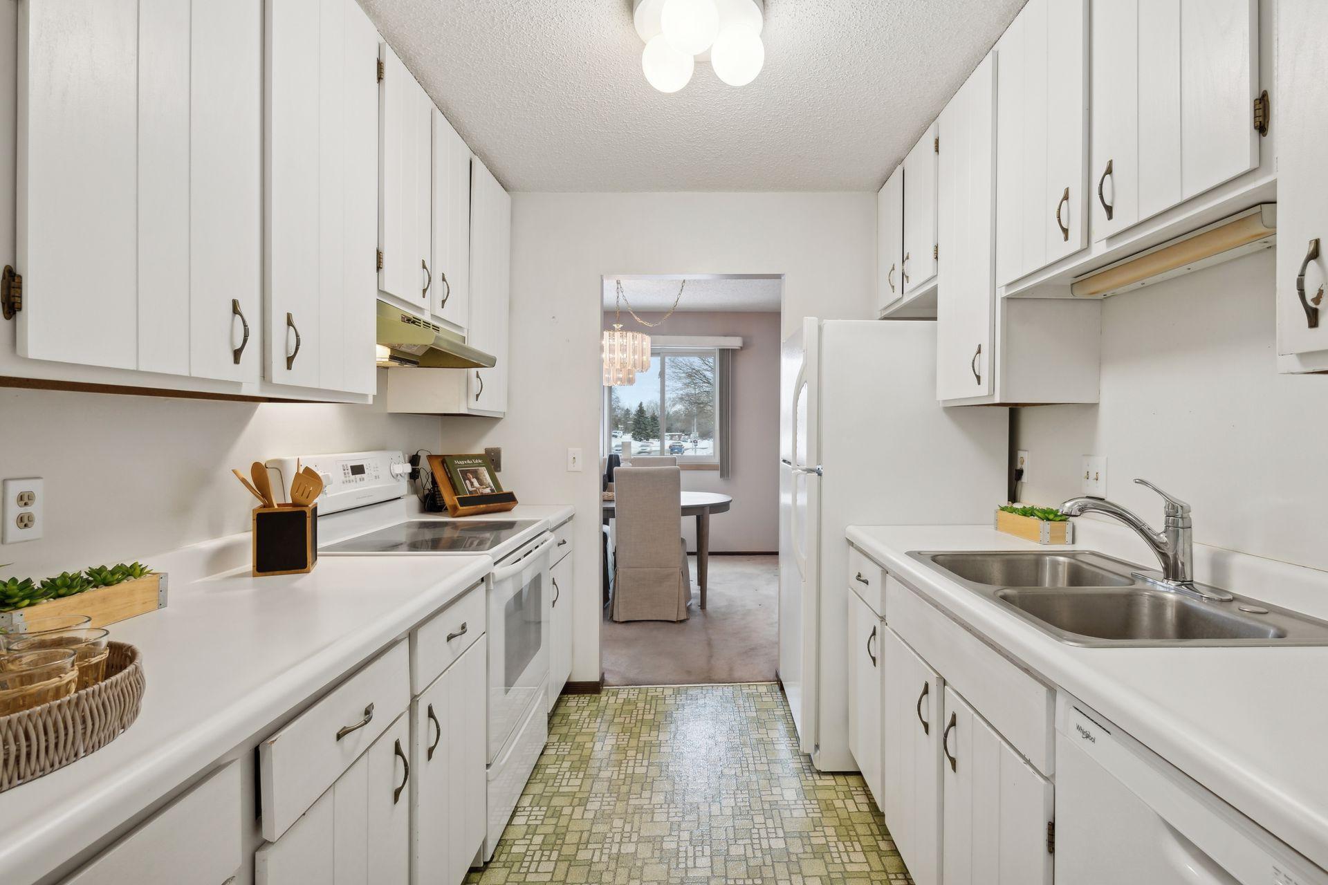 160 Wentworth Avenue W Unit: B