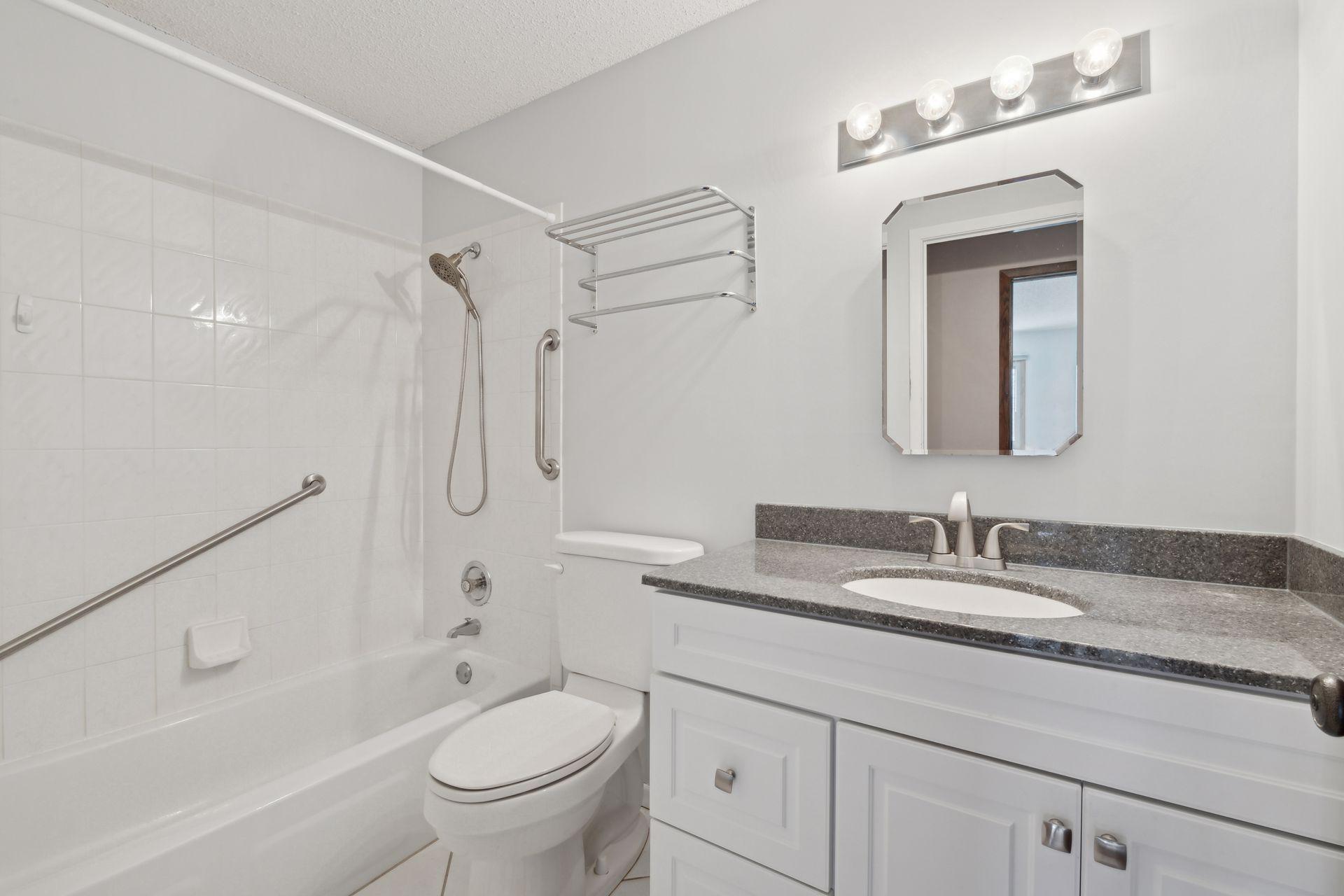 160 Wentworth Avenue W Unit: B