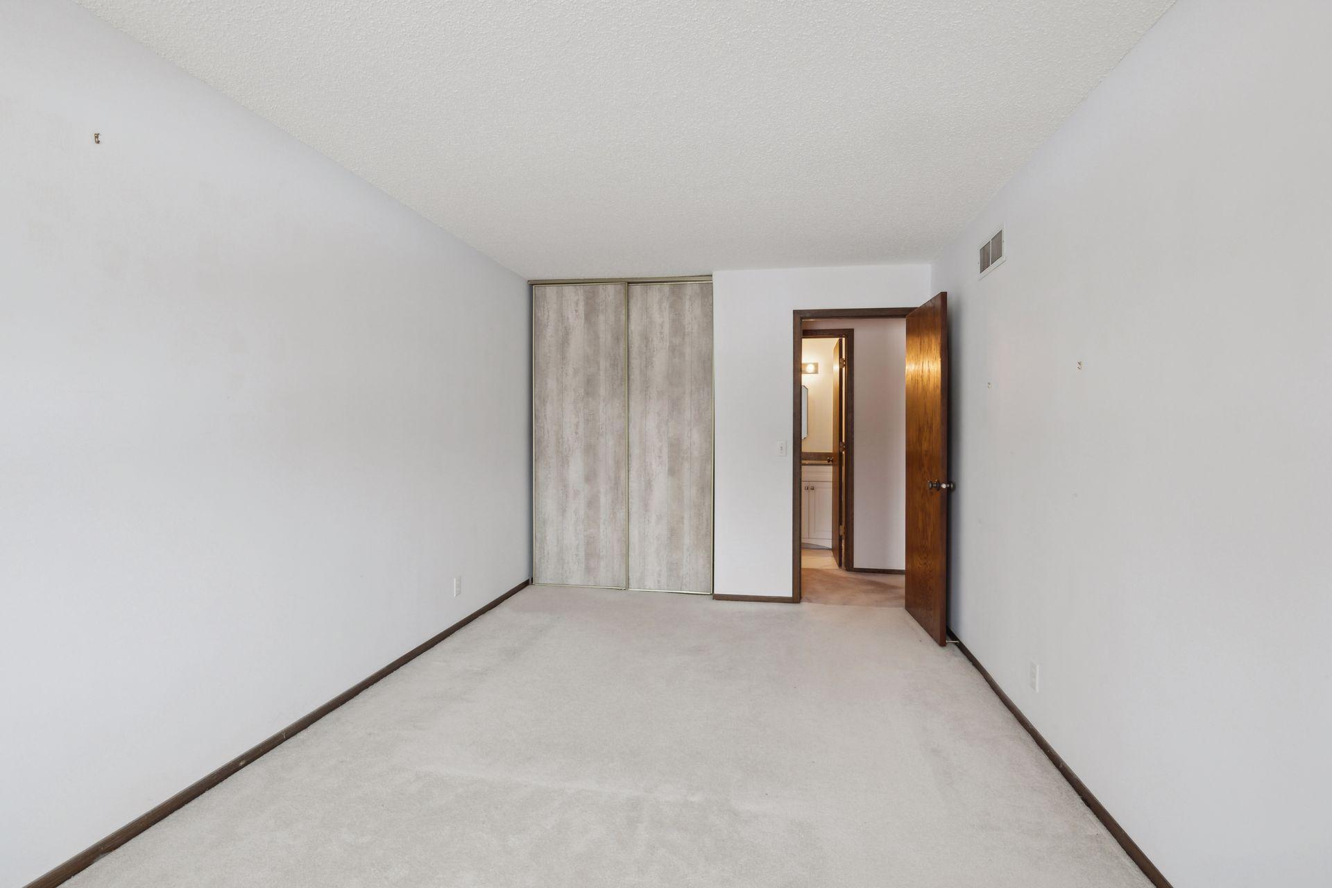 160 Wentworth Avenue W Unit: B