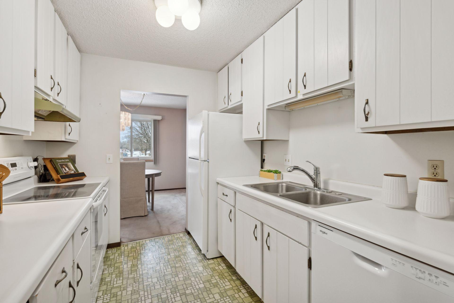 160 Wentworth Avenue W Unit: B