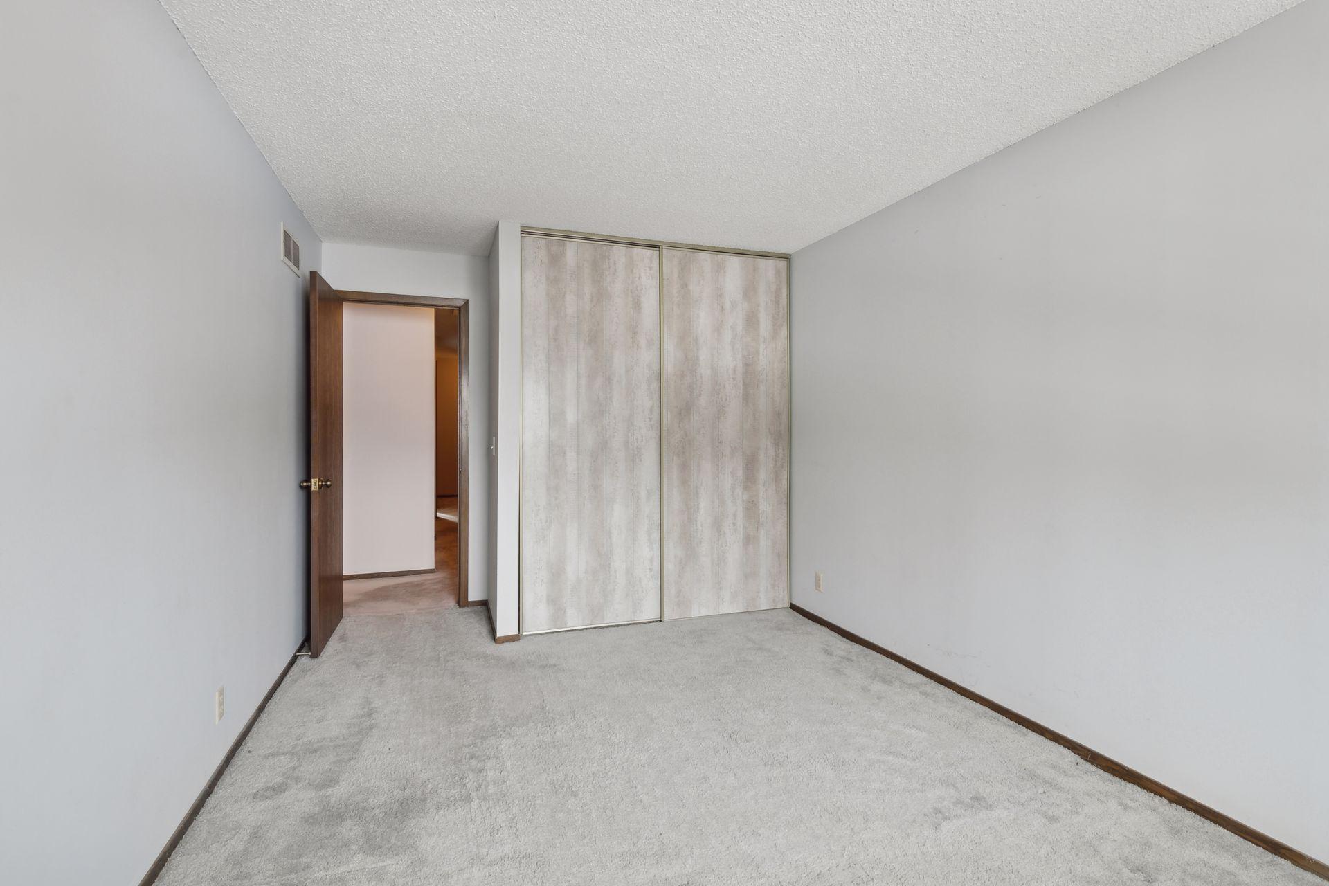 160 Wentworth Avenue W Unit: B