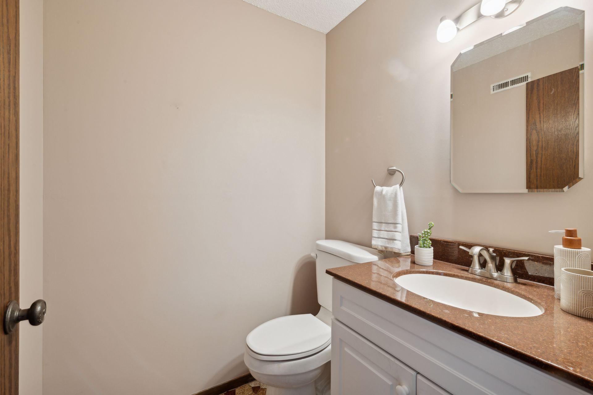 160 Wentworth Avenue W Unit: B