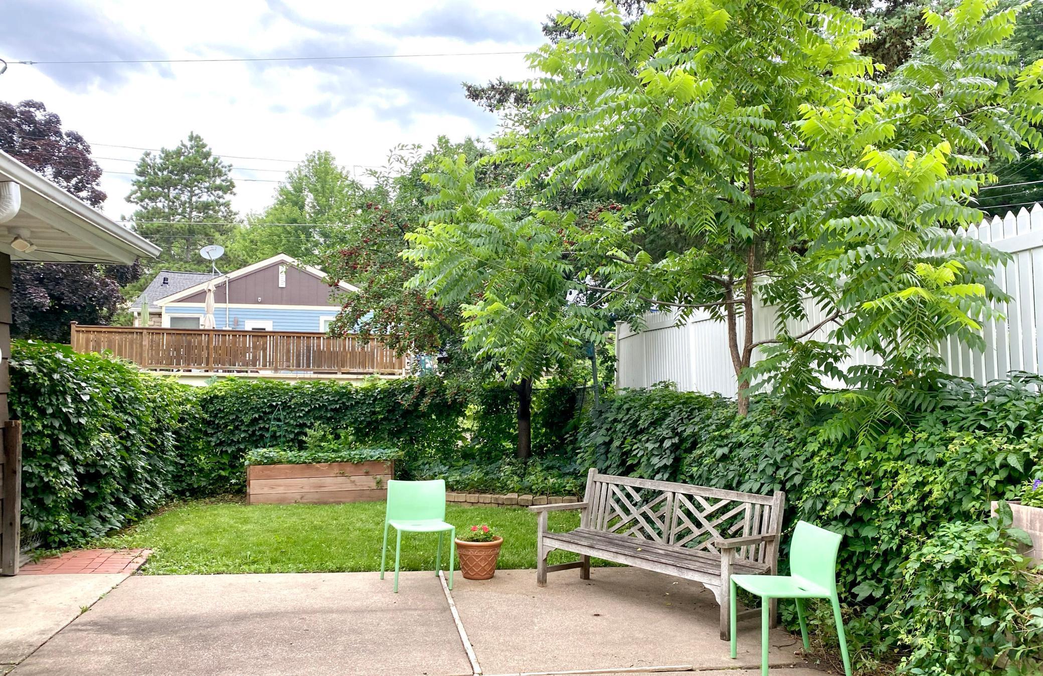 650 Mount Curve Boulevard