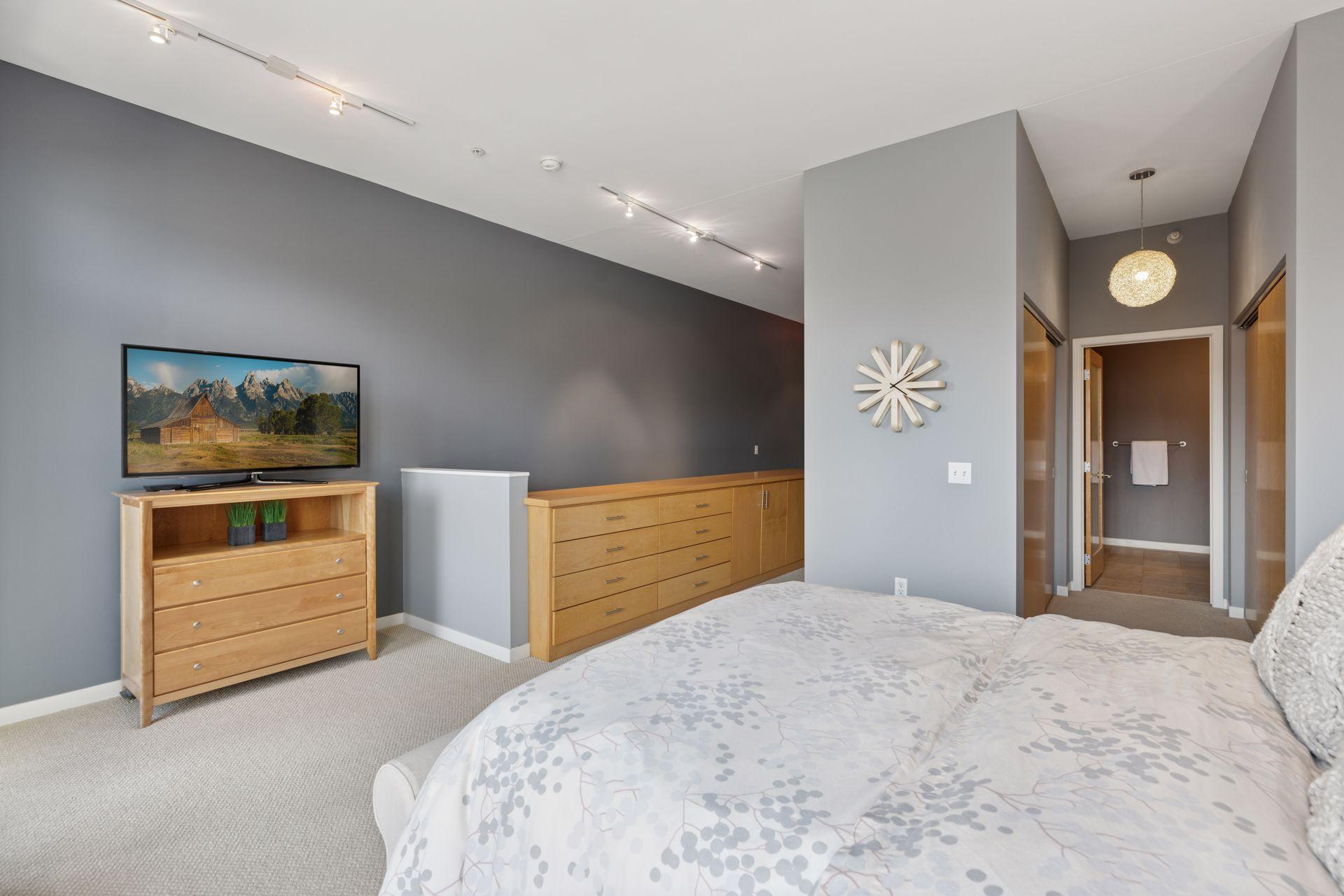 2840 Bryant Avenue S Unit: E107