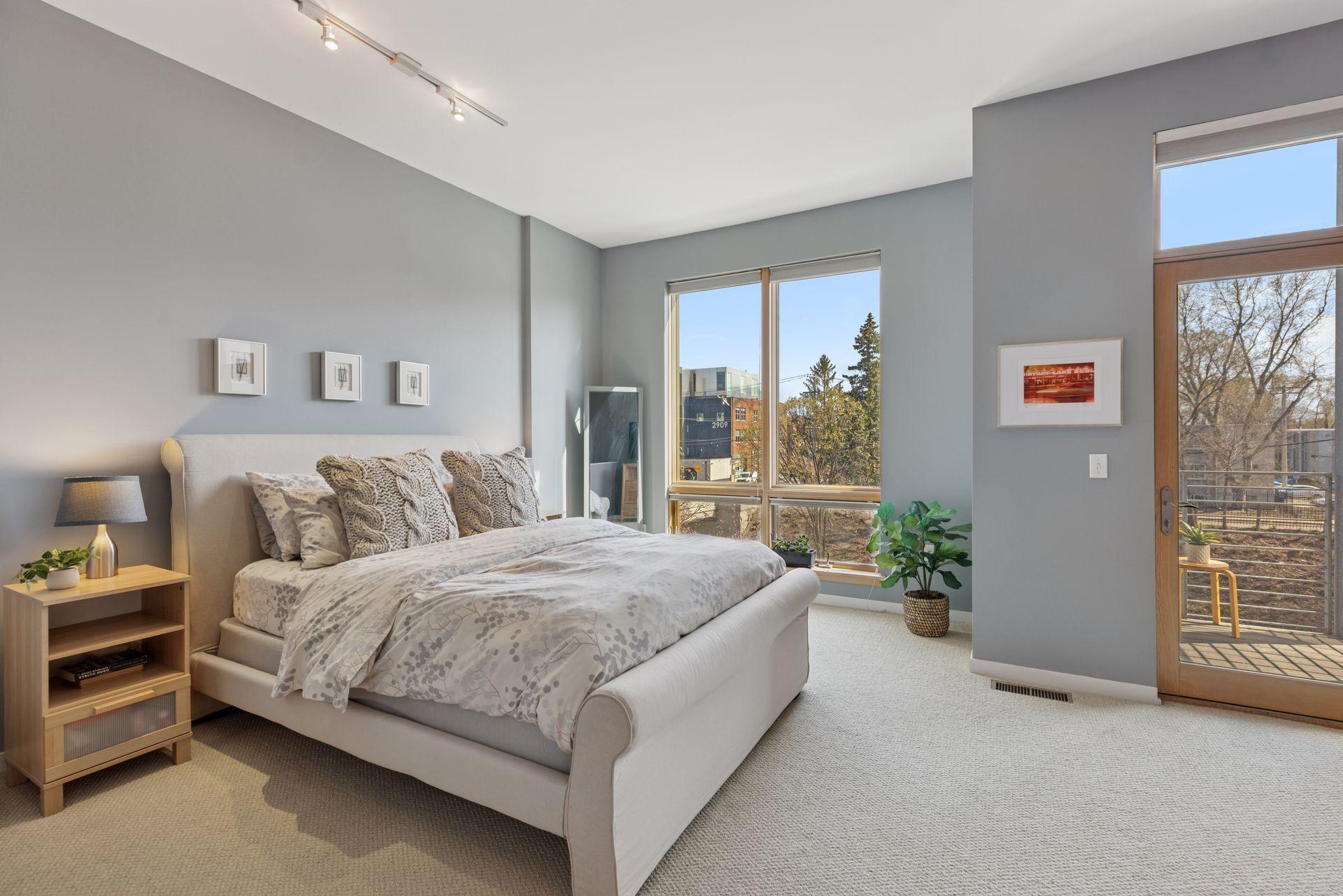 2840 Bryant Avenue S Unit: E107