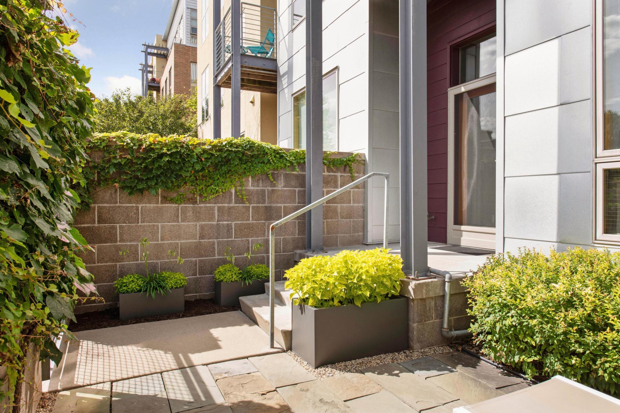 2840 Bryant Avenue S Unit: E107