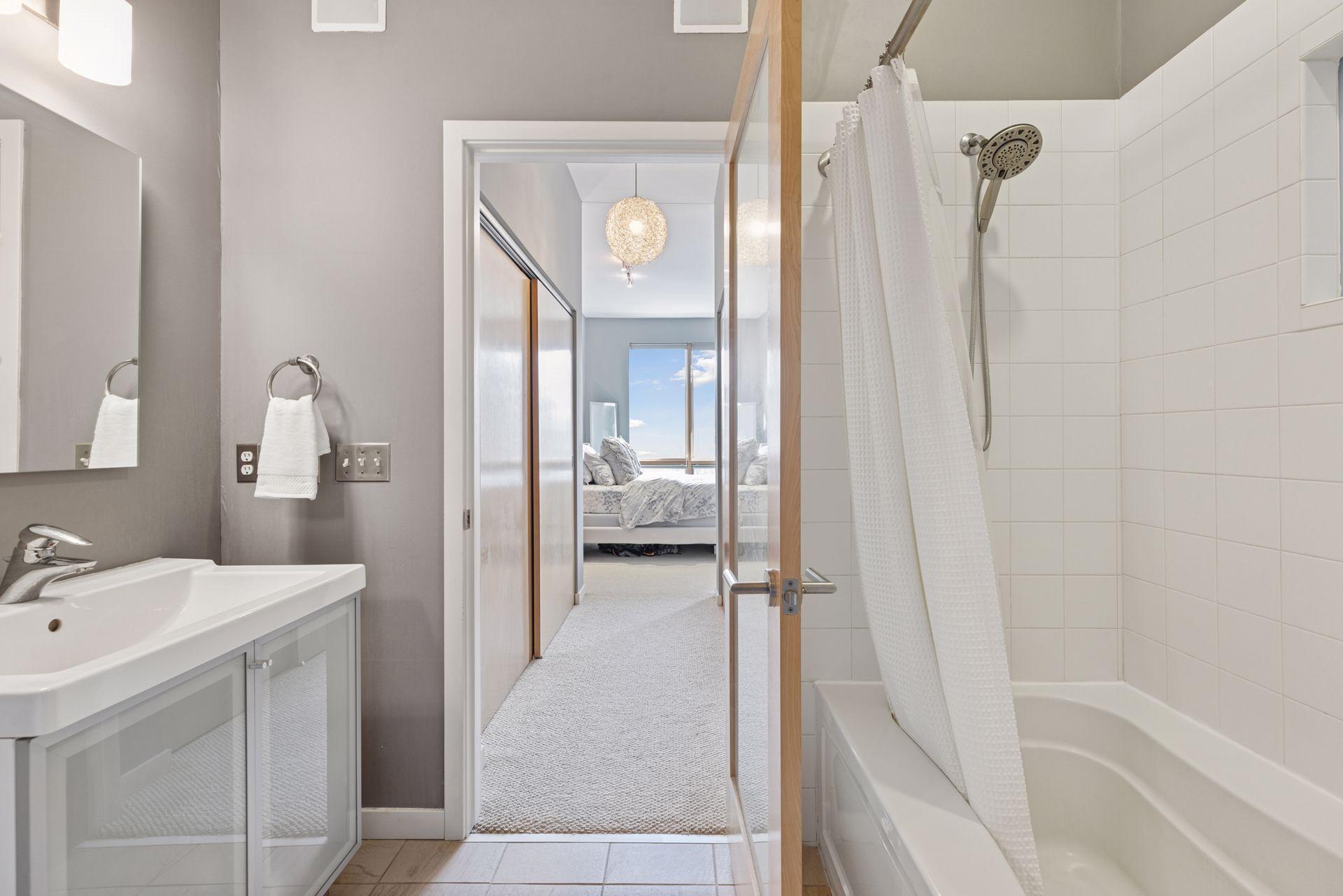 2840 Bryant Avenue S Unit: E107