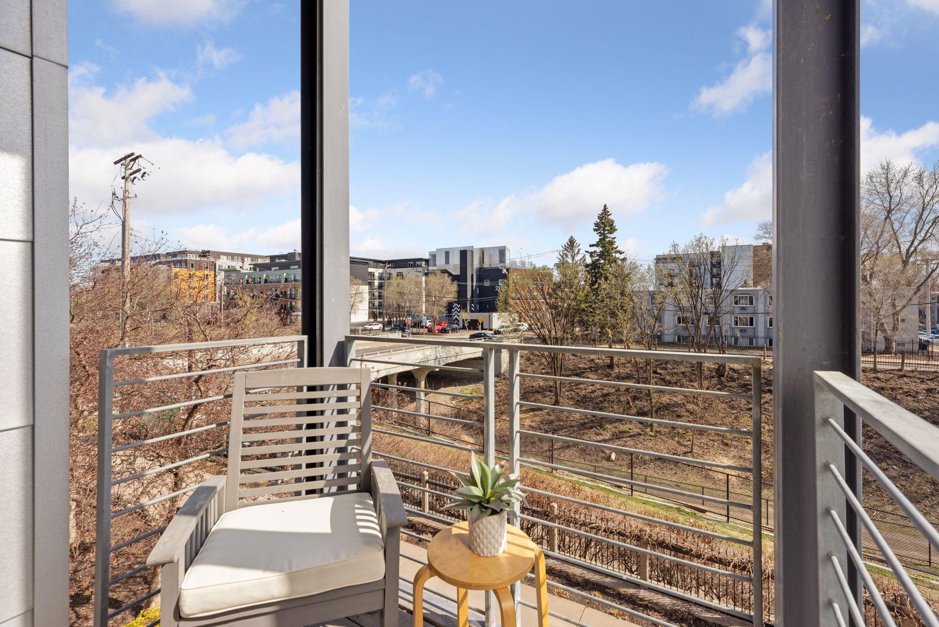 2840 Bryant Avenue S Unit: E107