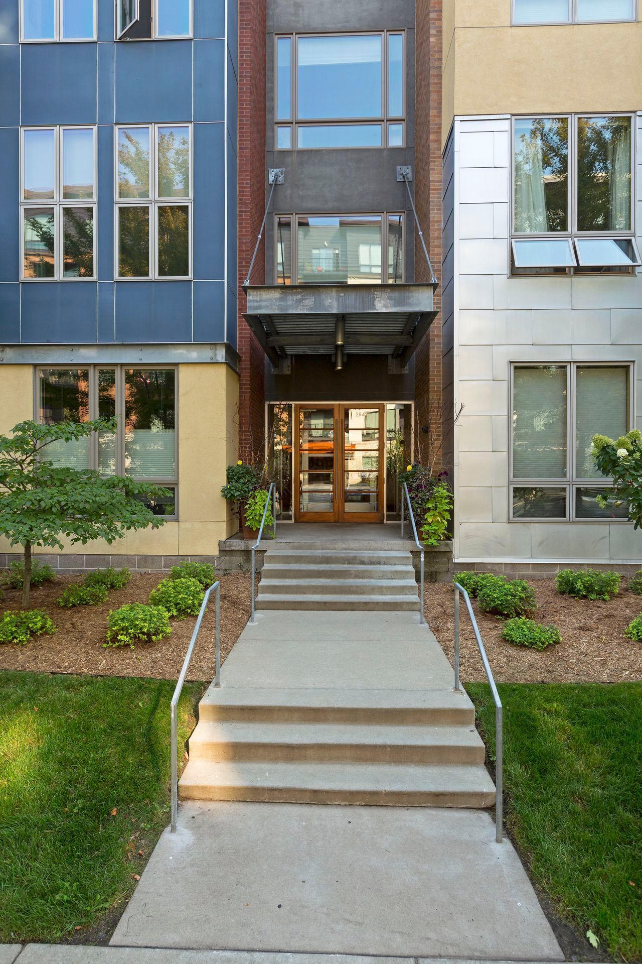 2840 Bryant Avenue S Unit: E107
