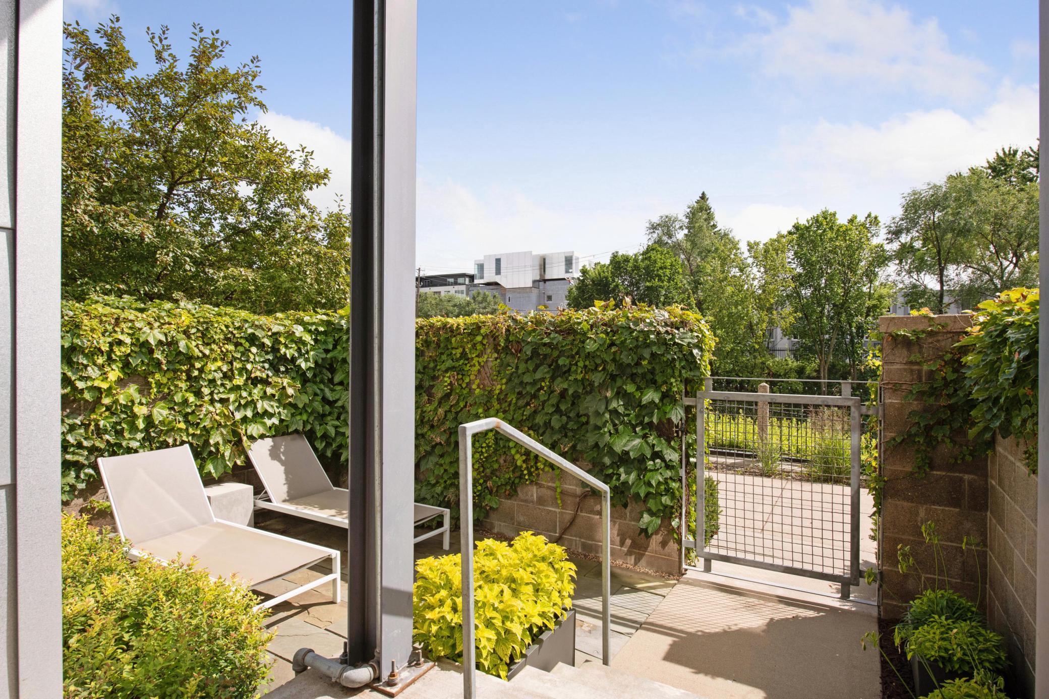 2840 Bryant Avenue S Unit: E107