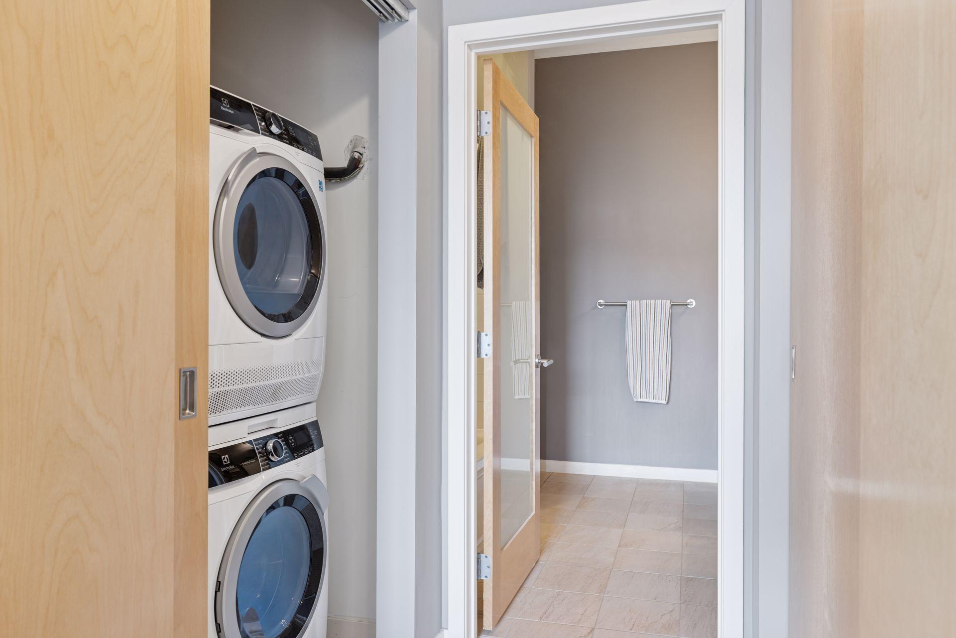 2840 Bryant Avenue S Unit: E107