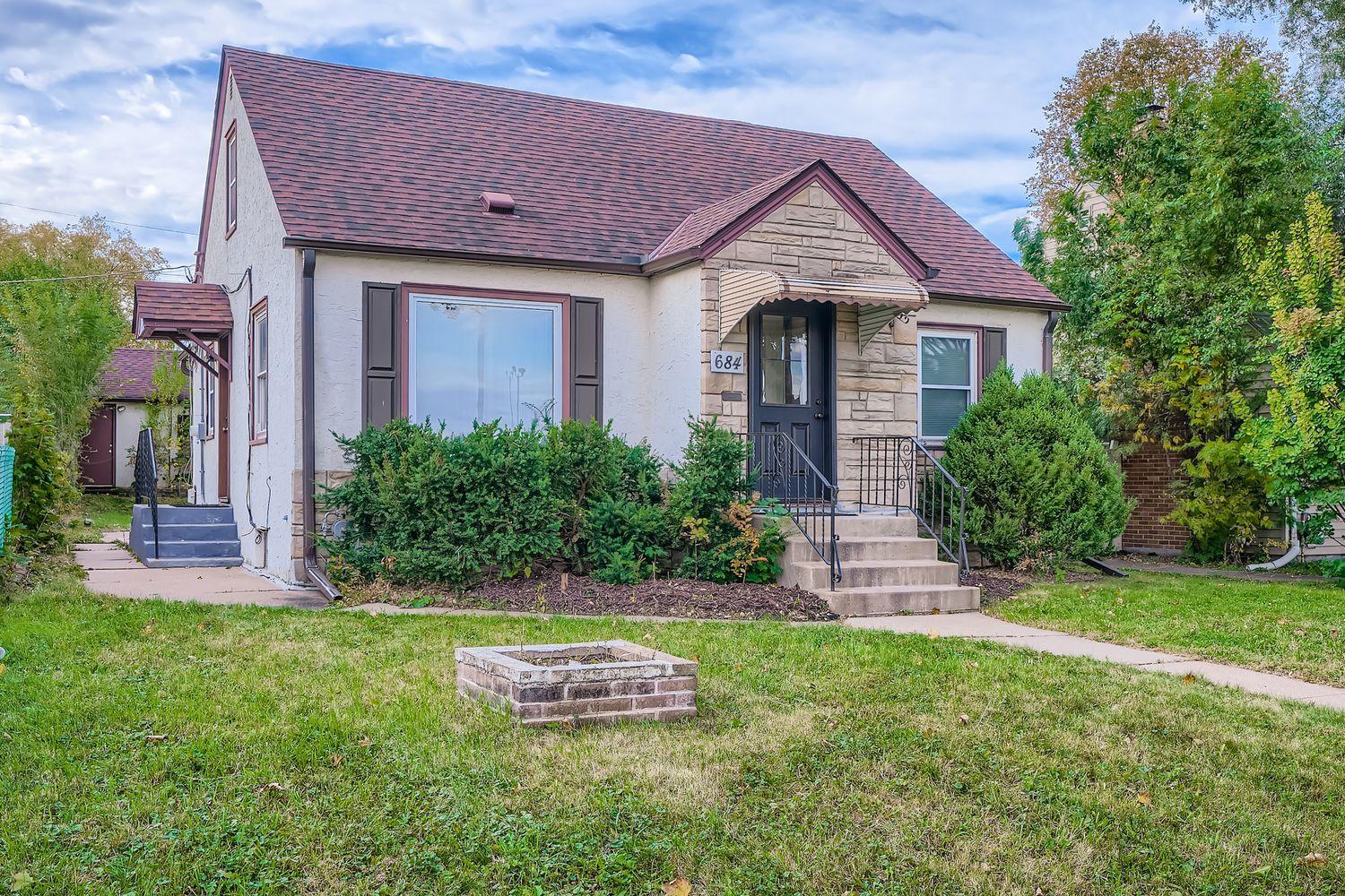 684 37th Avenue NE