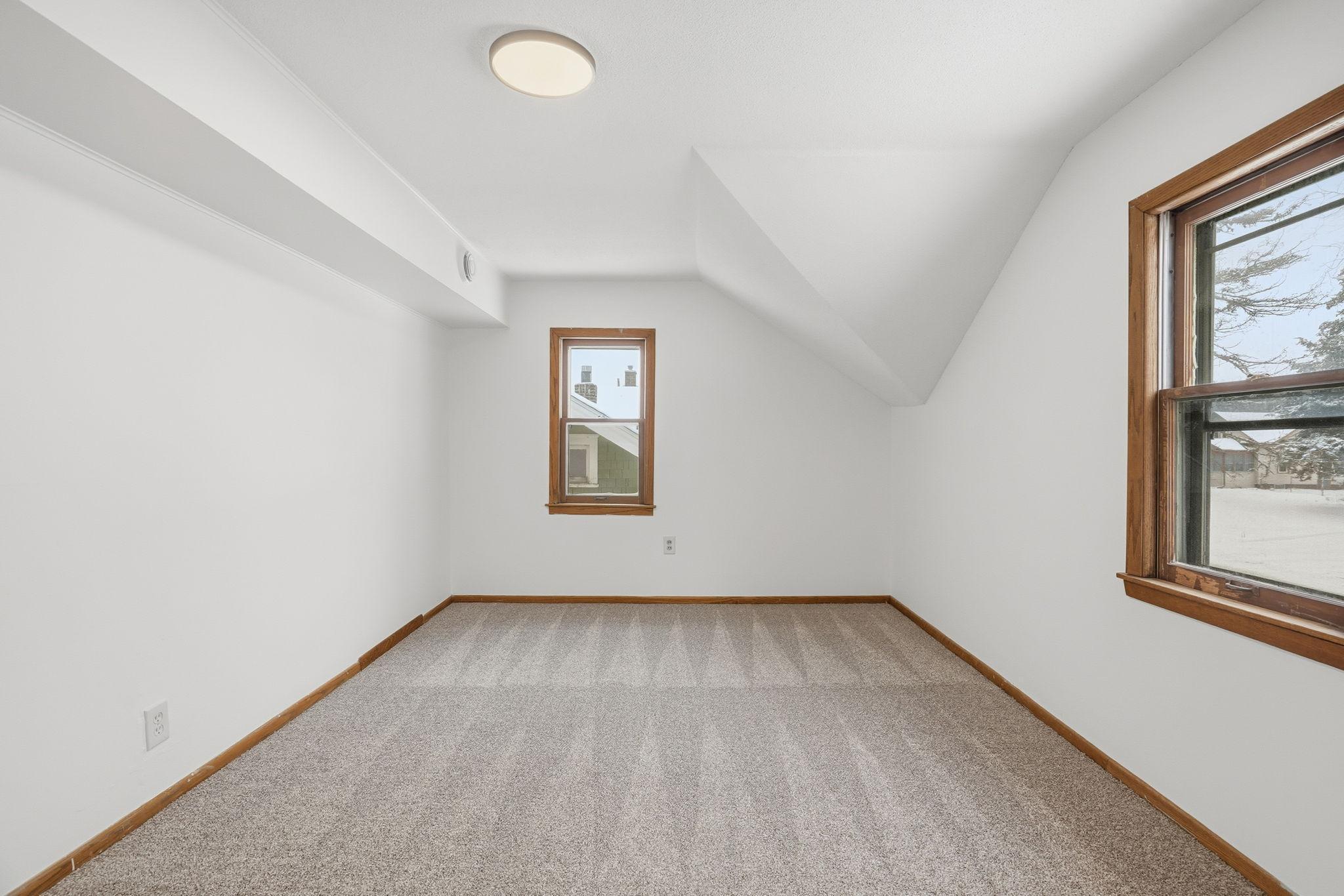 1981 Minnehaha Avenue E