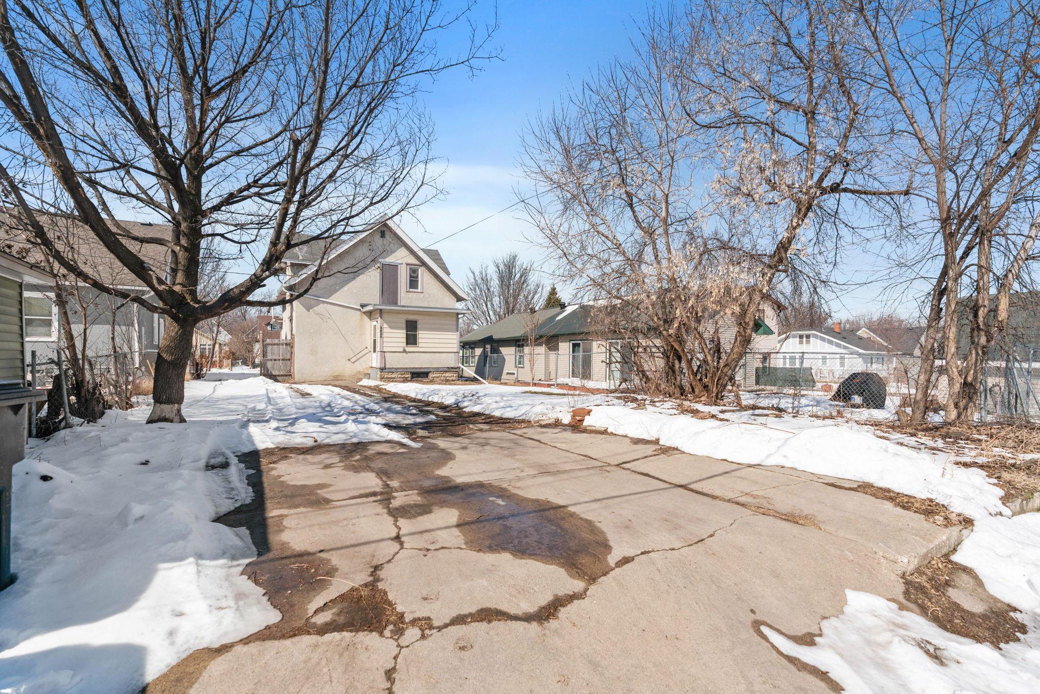 3850 Colfax Avenue N