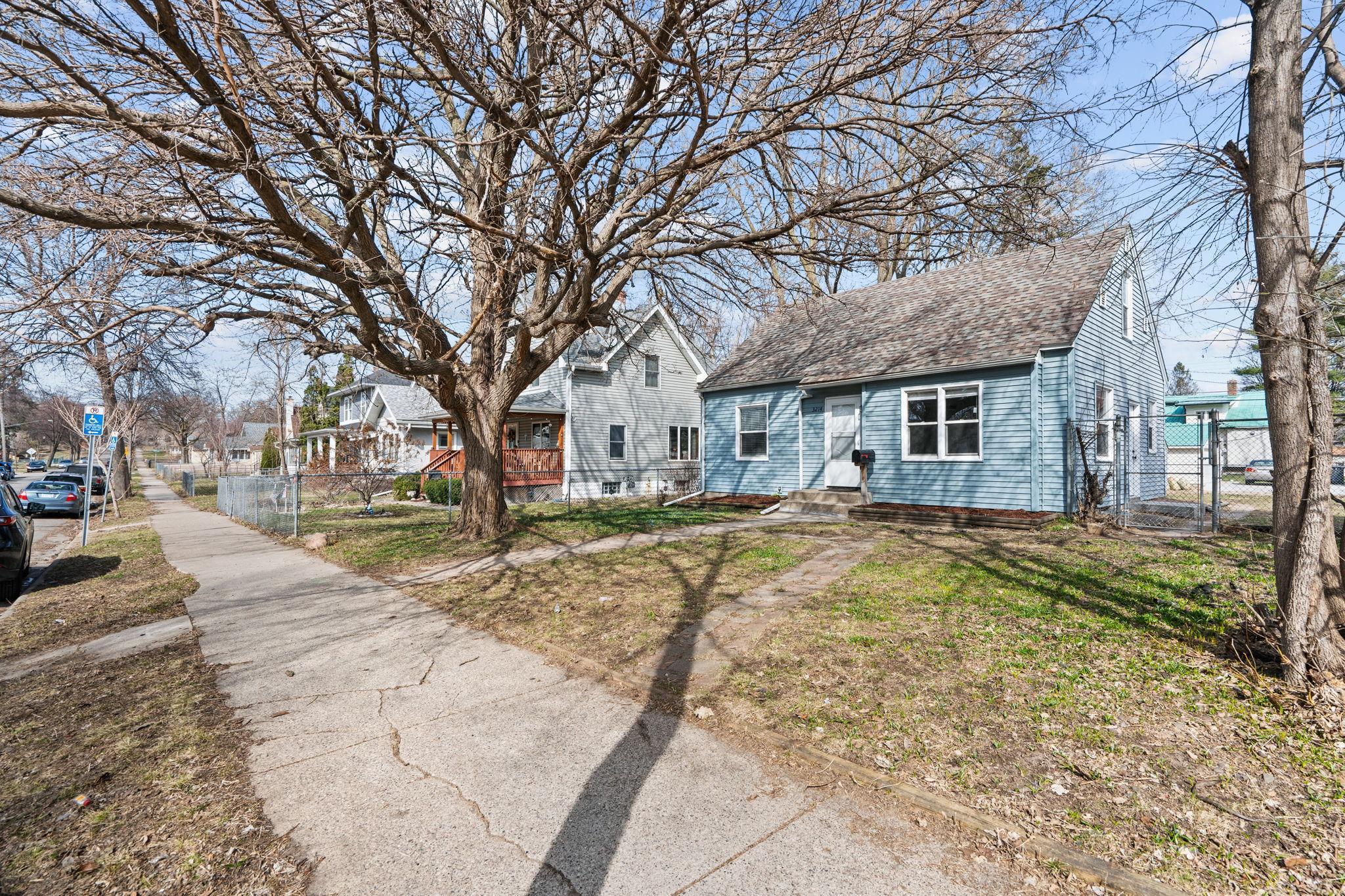 3214 Dupont Avenue N