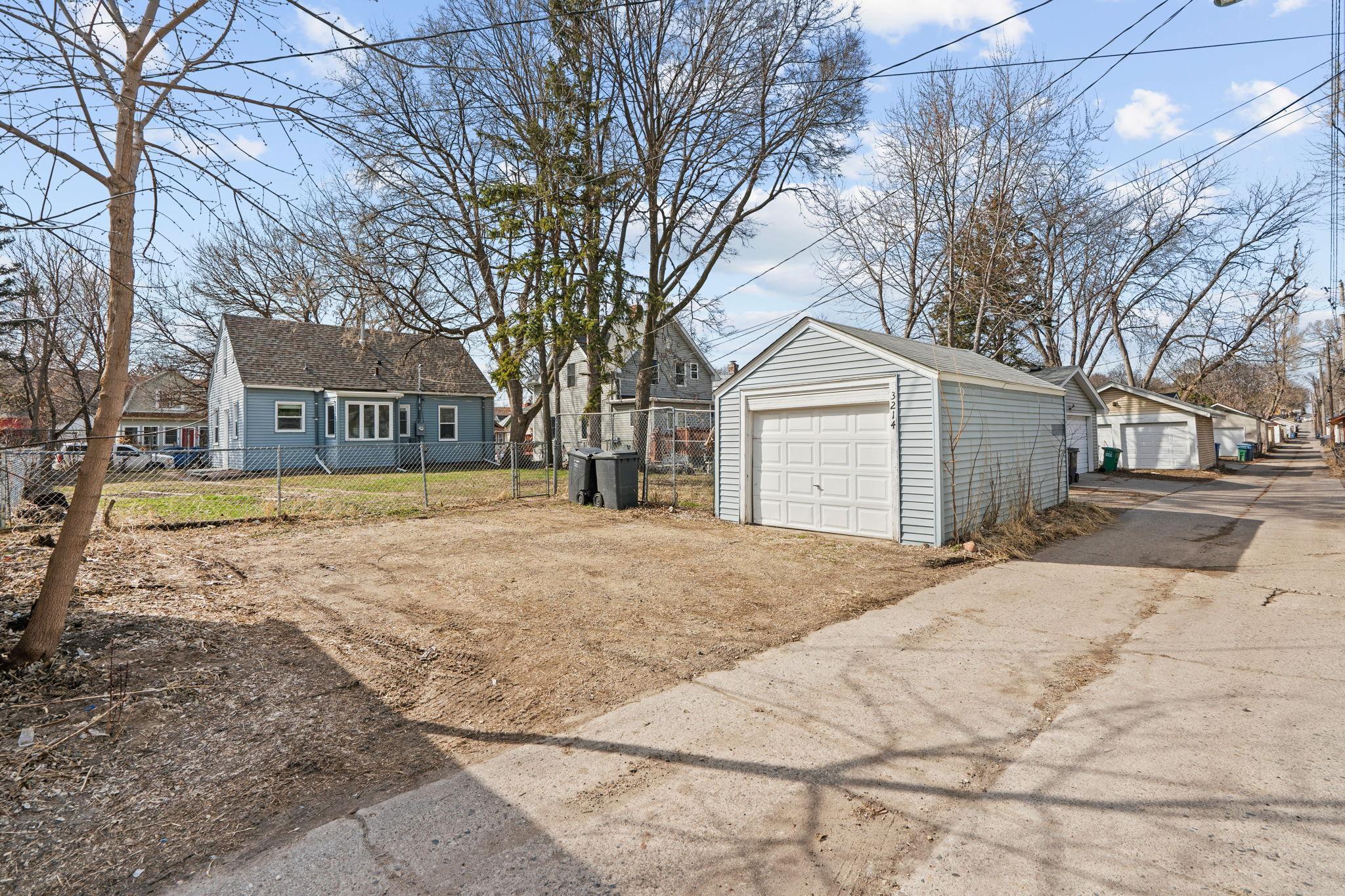 3214 Dupont Avenue N