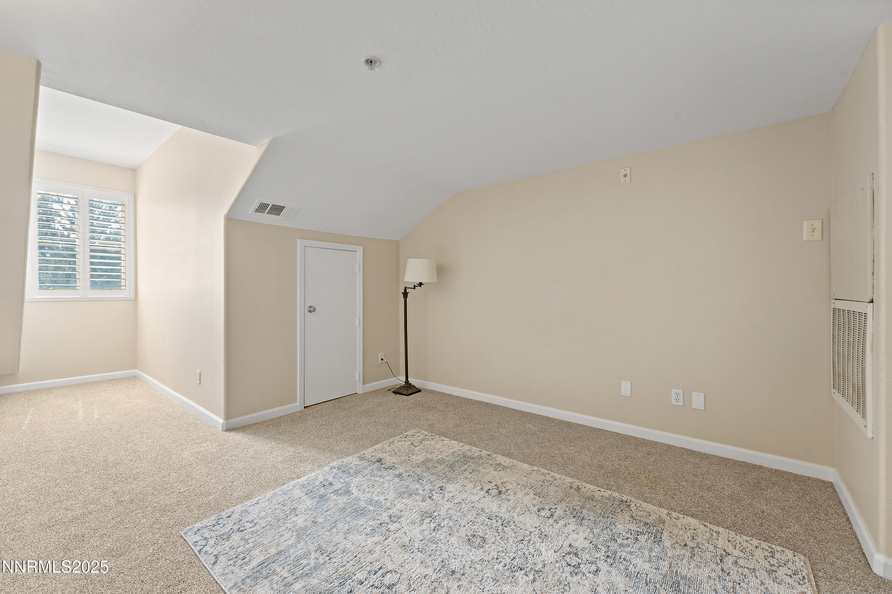 9050 Double R Boulevard, 1425