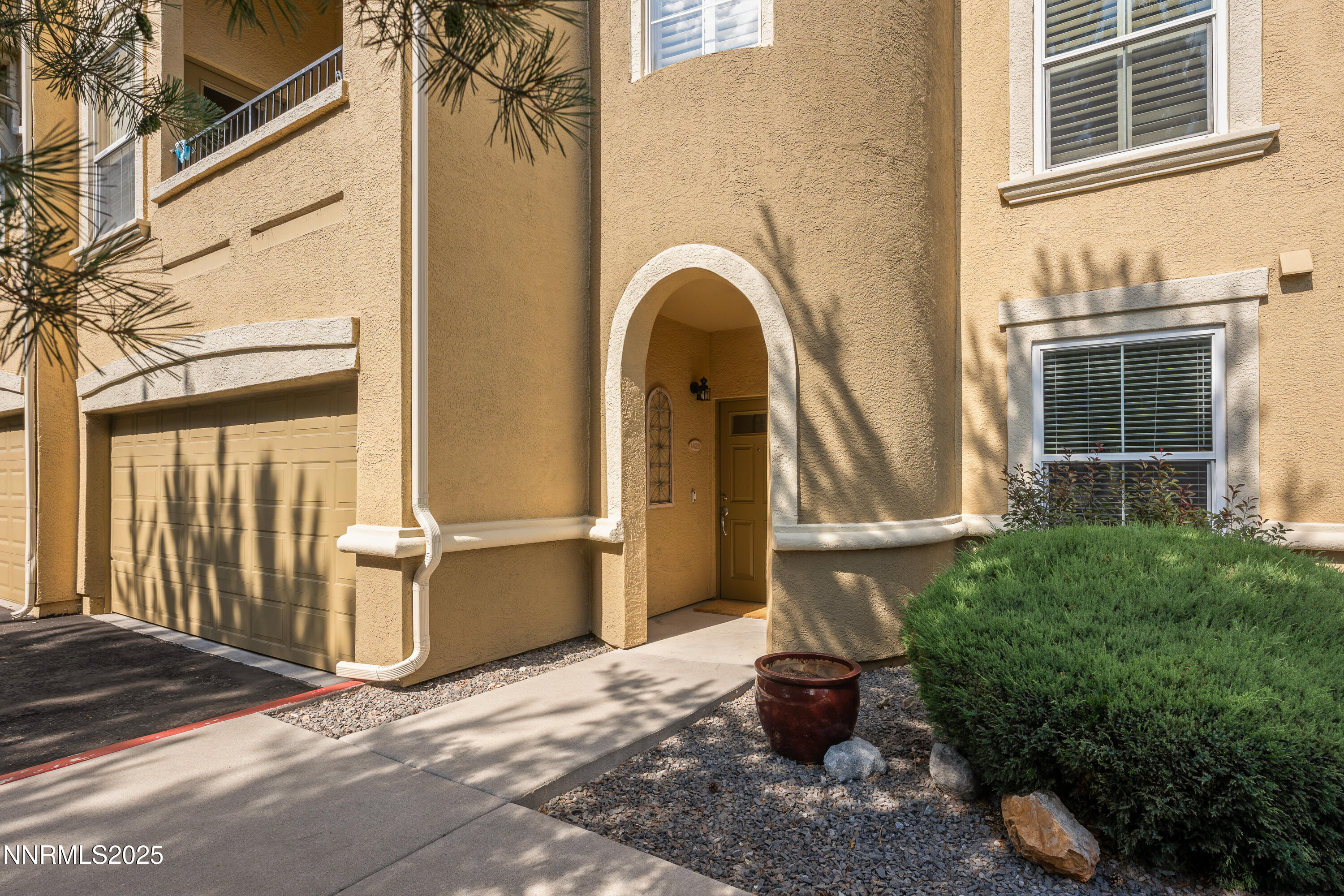 9050 Double R Boulevard, 1425