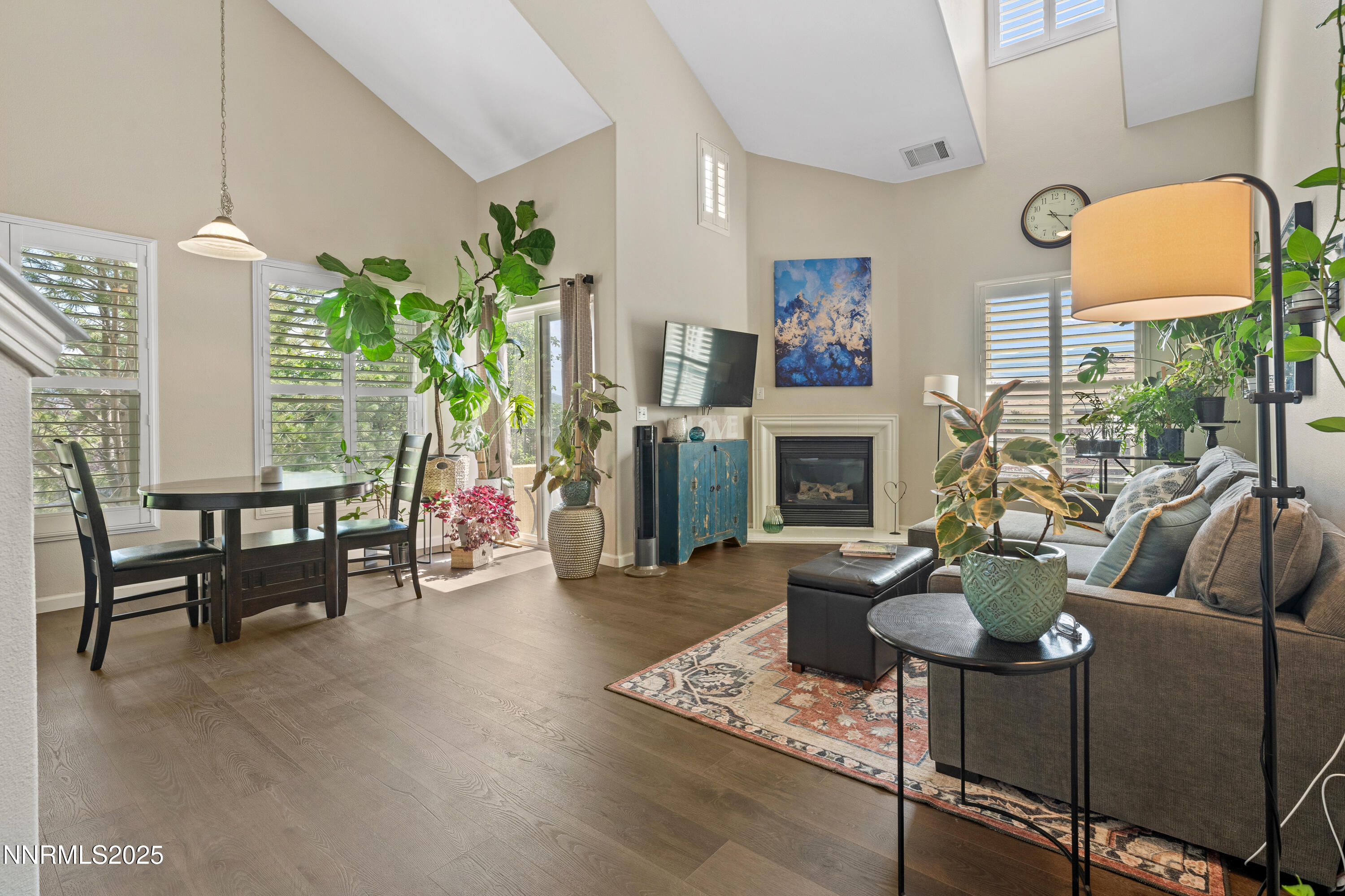 9050 Double R Boulevard, 1425