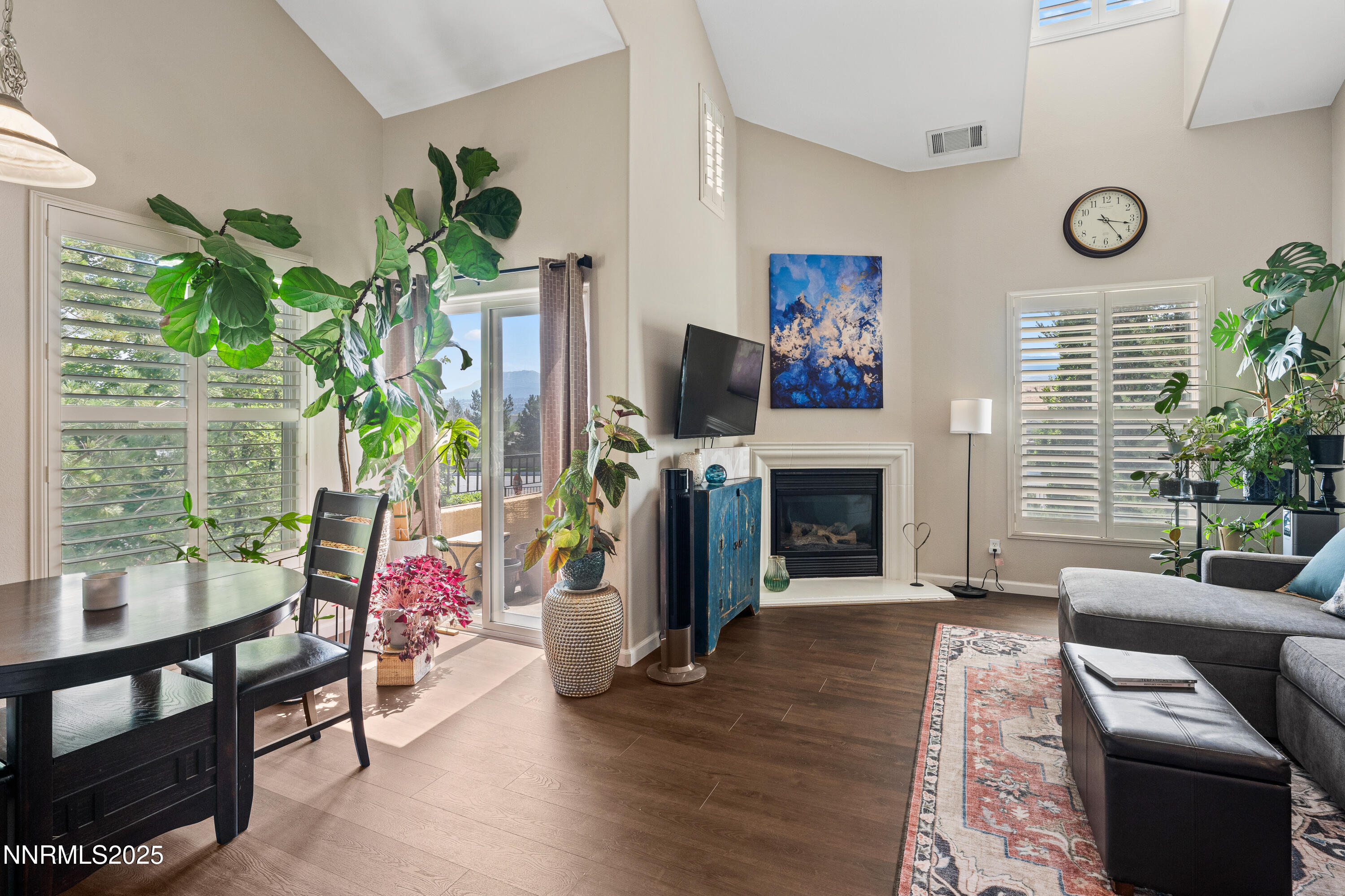 9050 Double R Boulevard, 1425