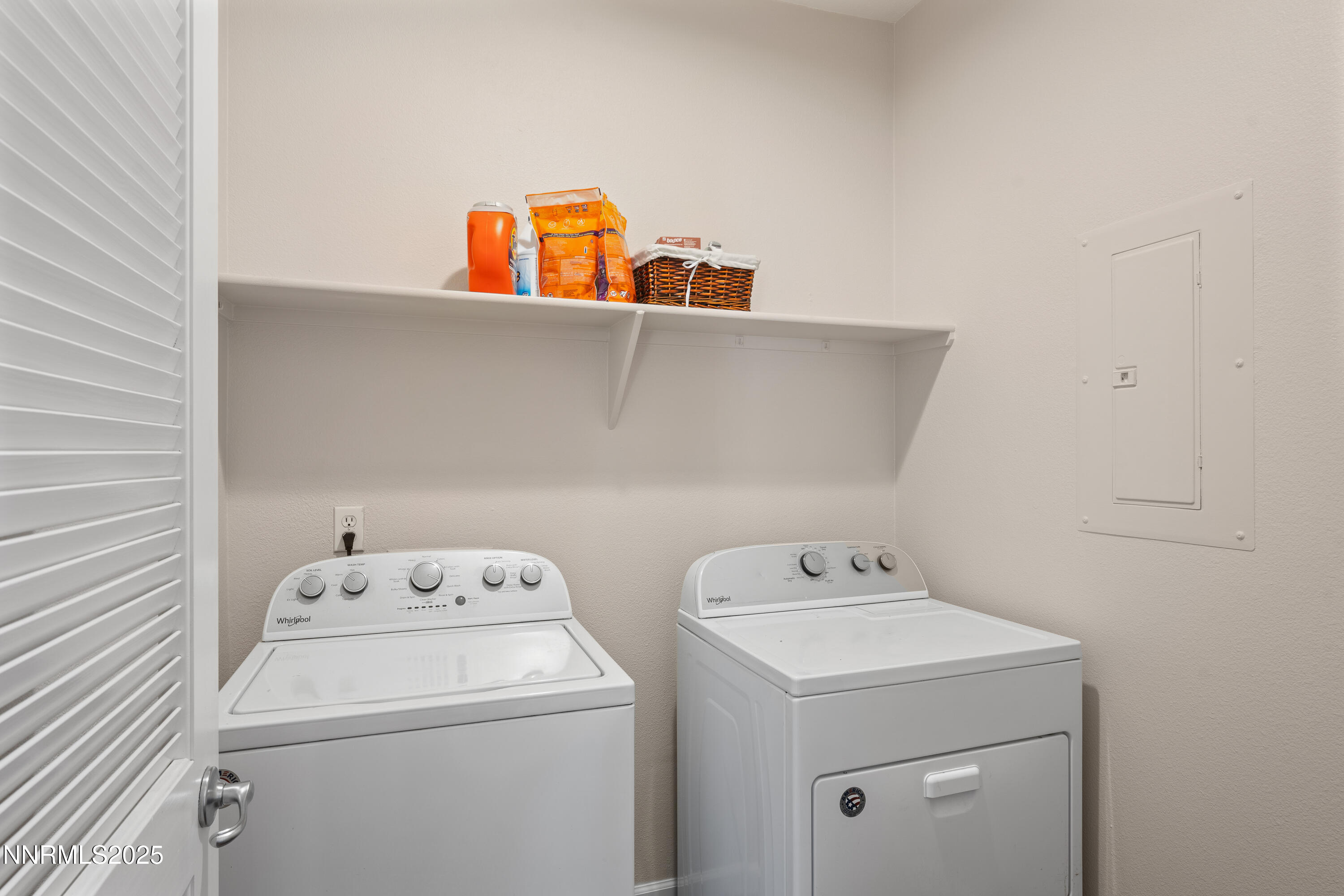 9050 Double R Boulevard, 1425