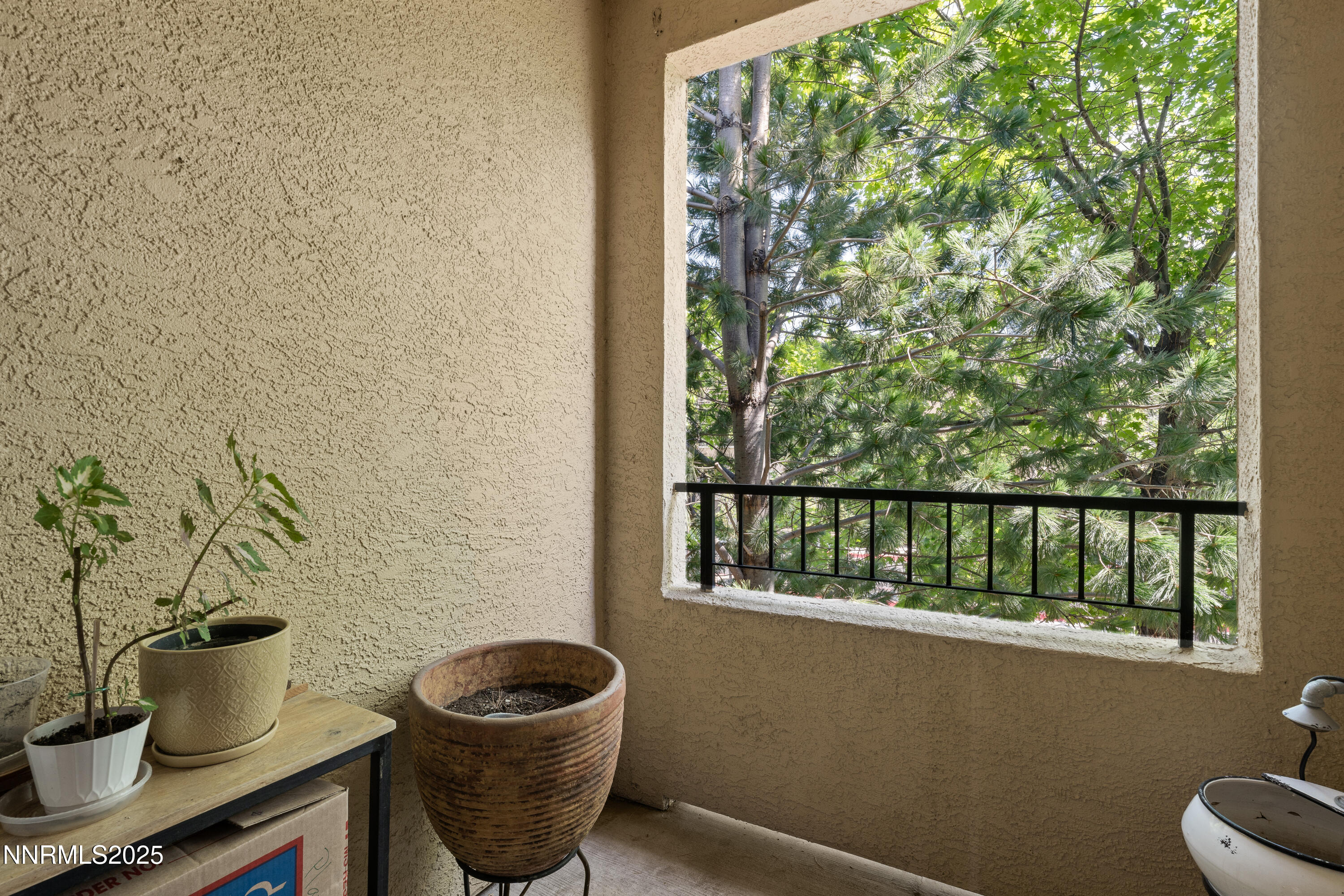 9050 Double R Boulevard, 1425