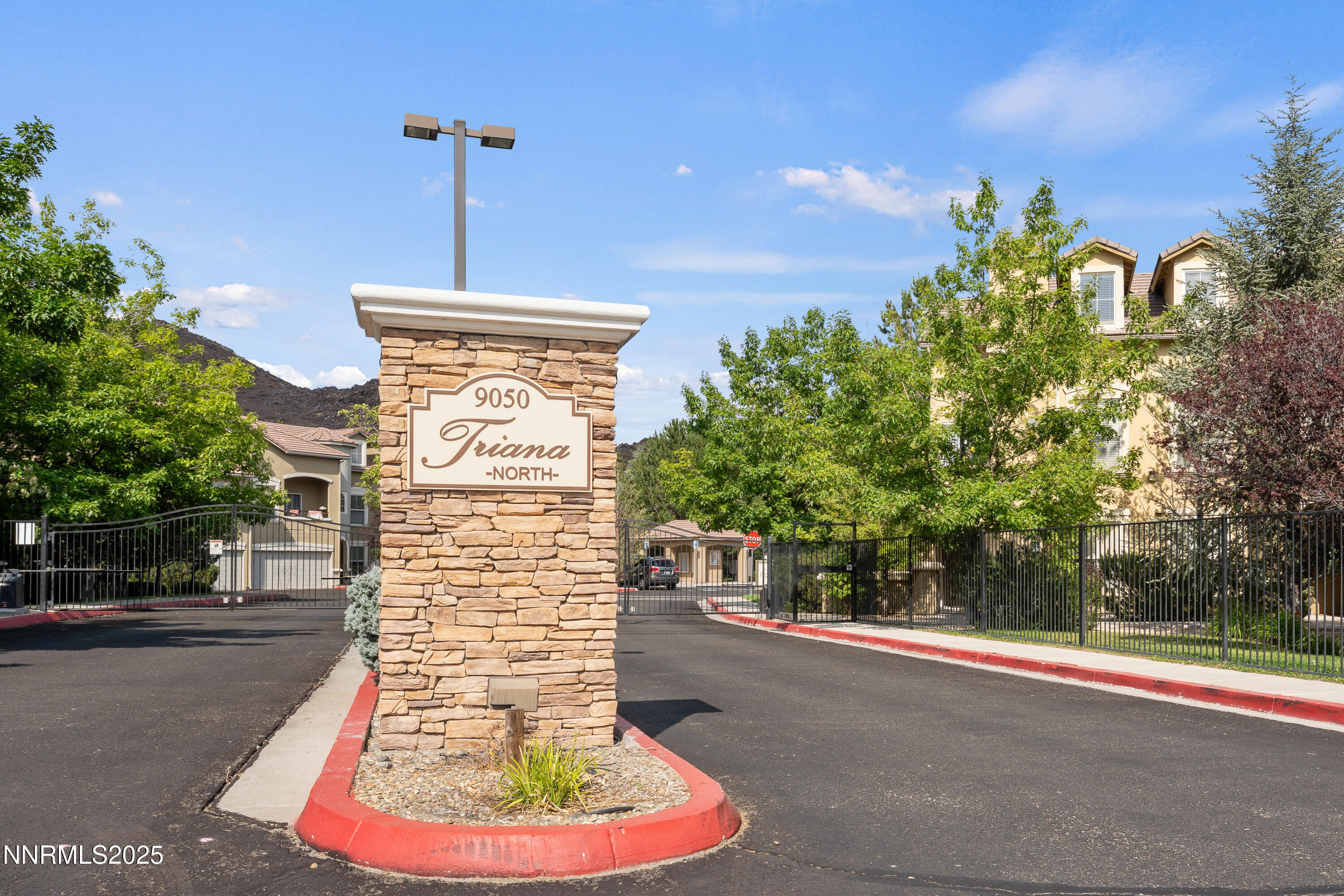 9050 Double R Boulevard, 1425