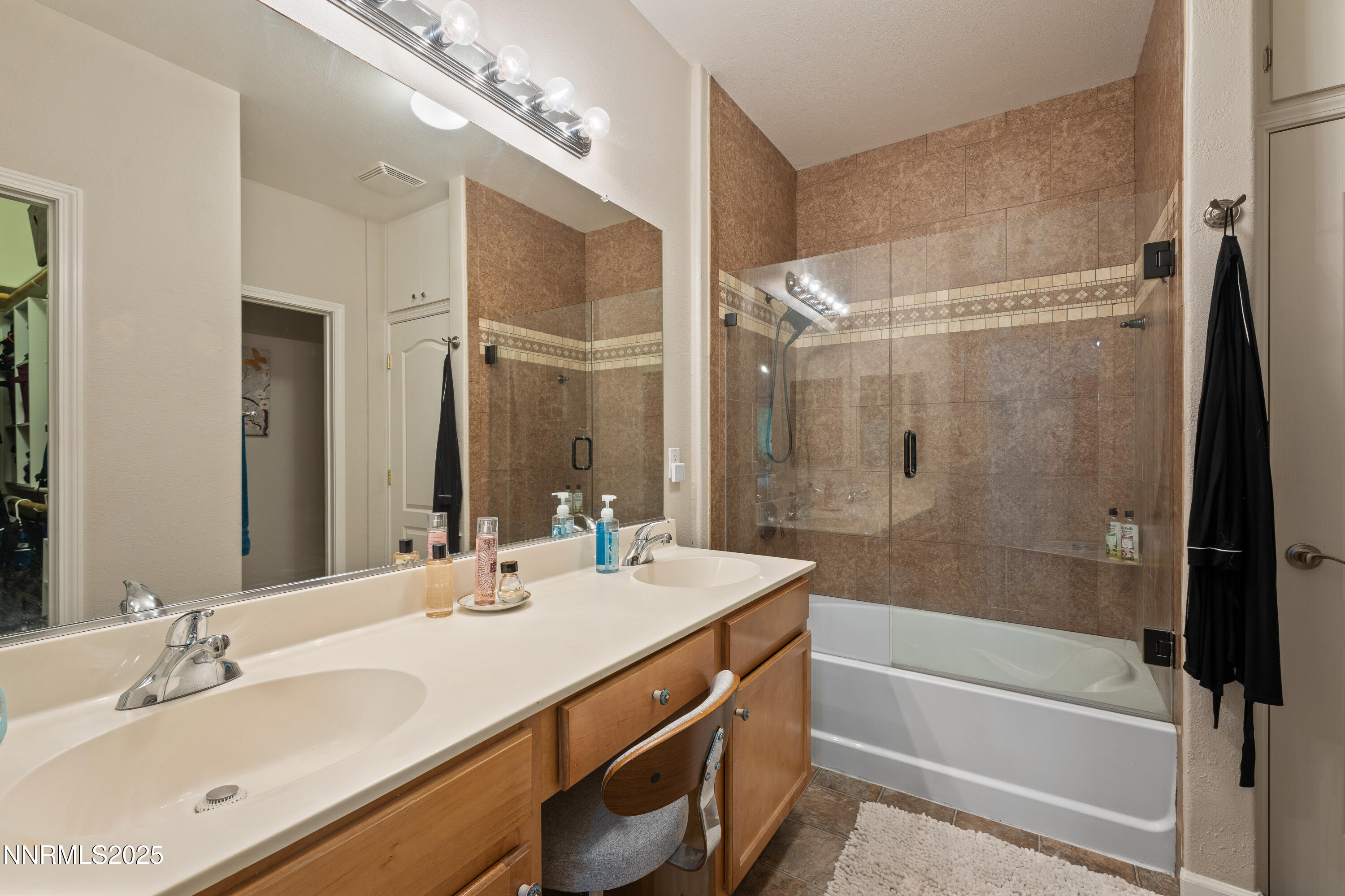 9050 Double R Boulevard, 1425