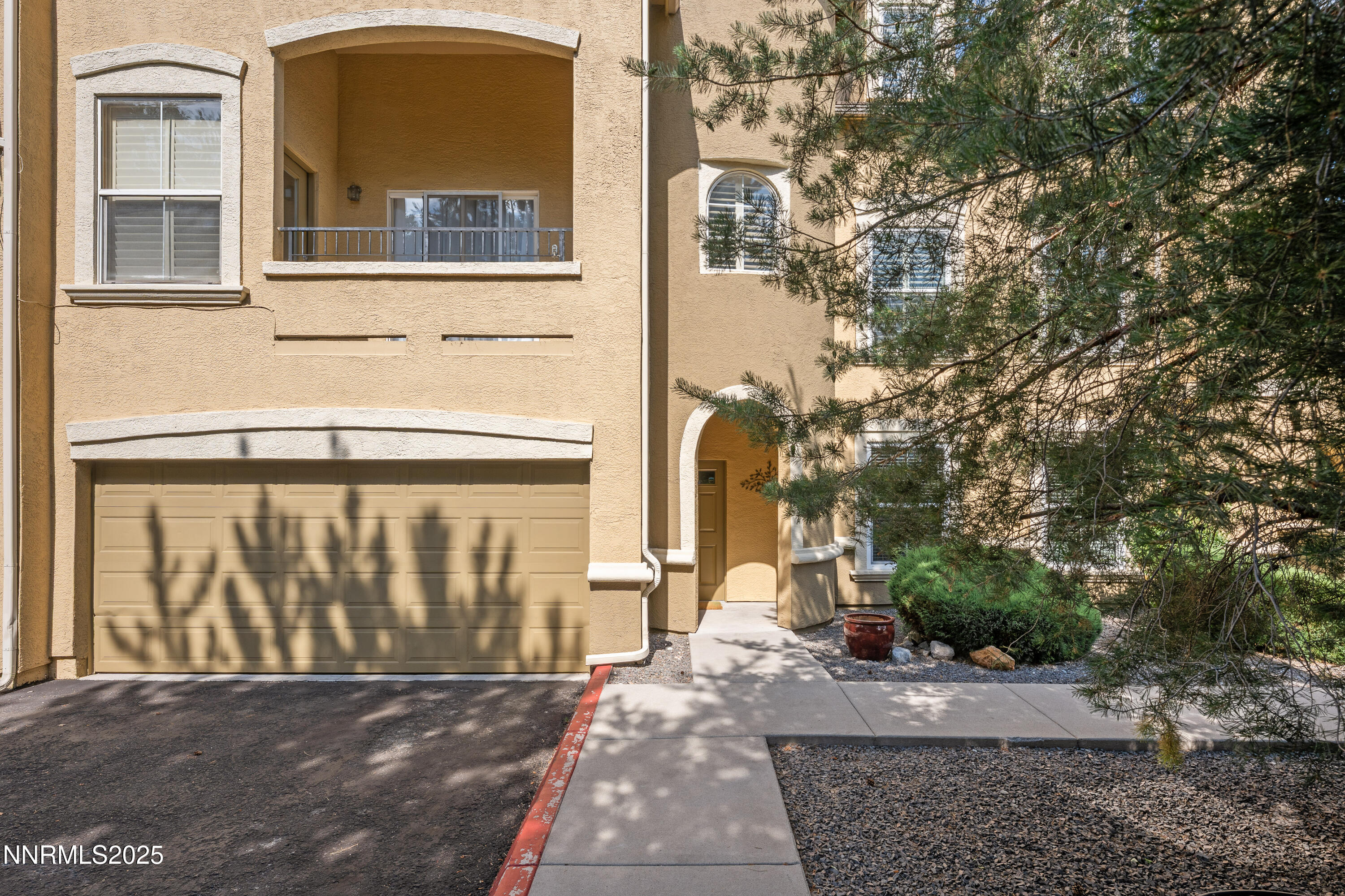 9050 Double R Boulevard, 1425