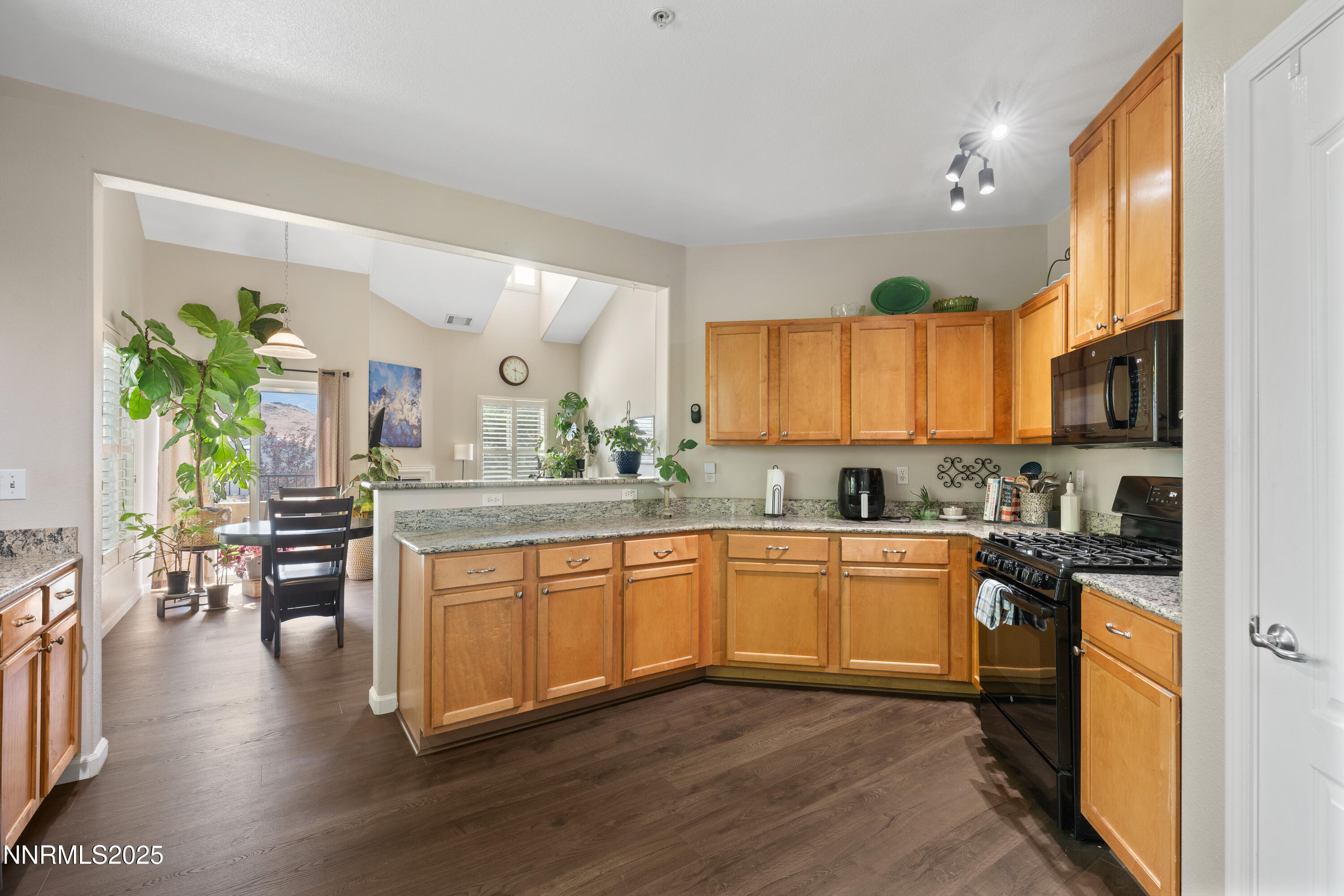 9050 Double R Boulevard, 1425