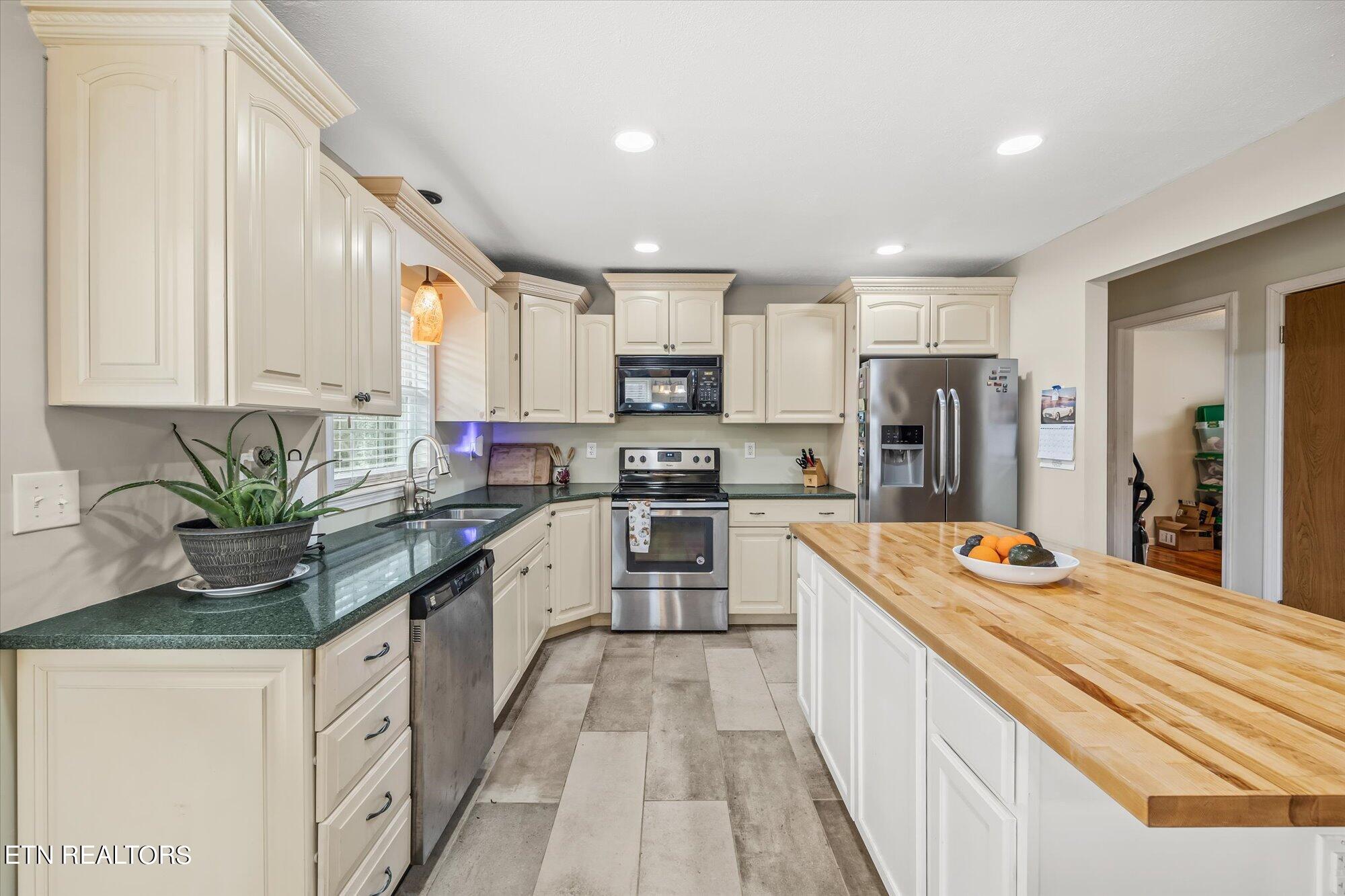 1240 Franklin Loop