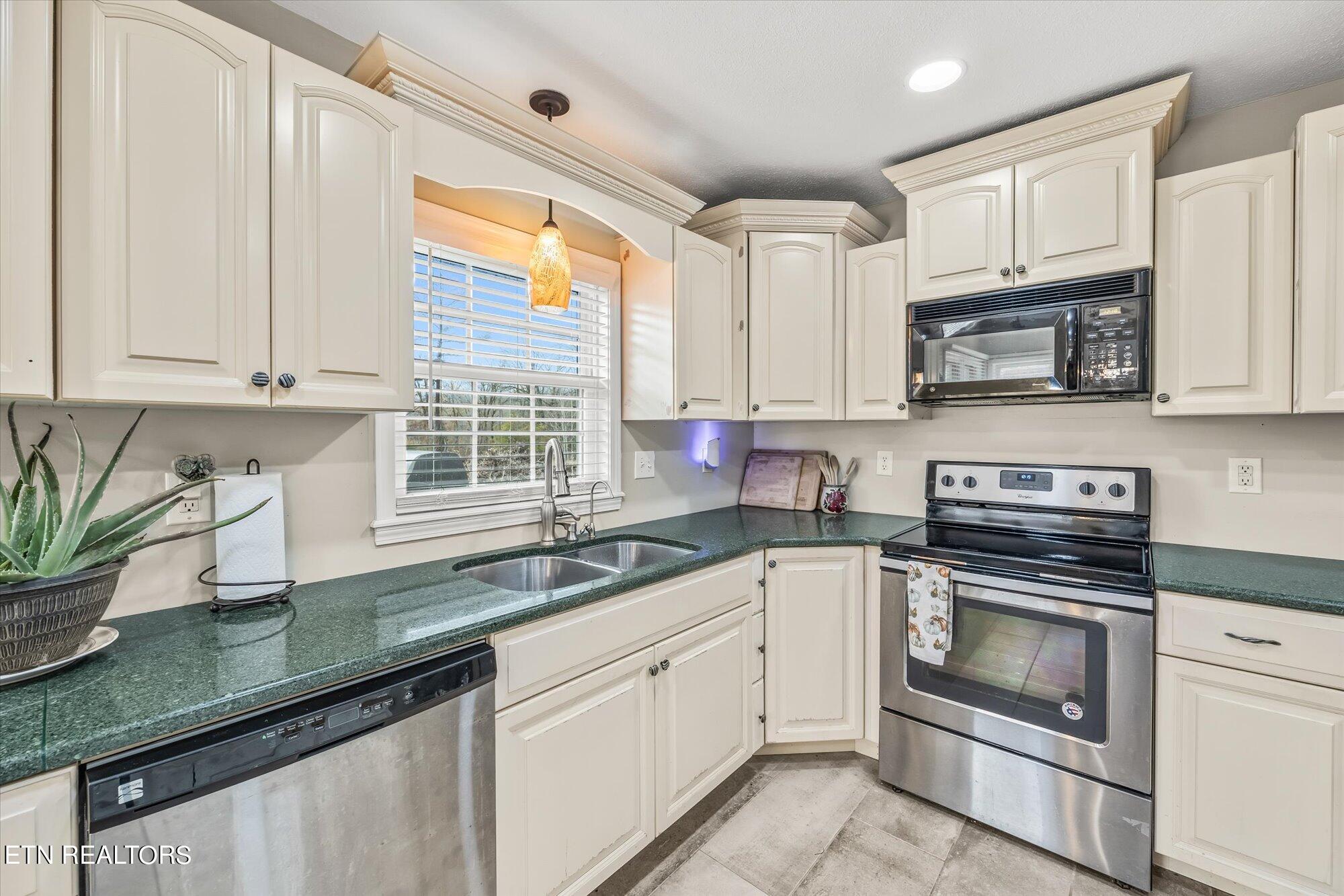 1240 Franklin Loop