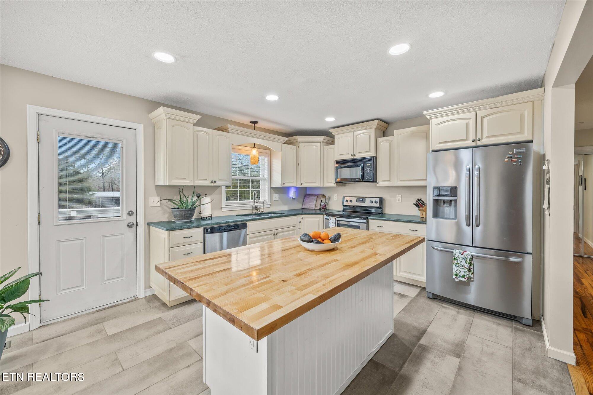 1240 Franklin Loop